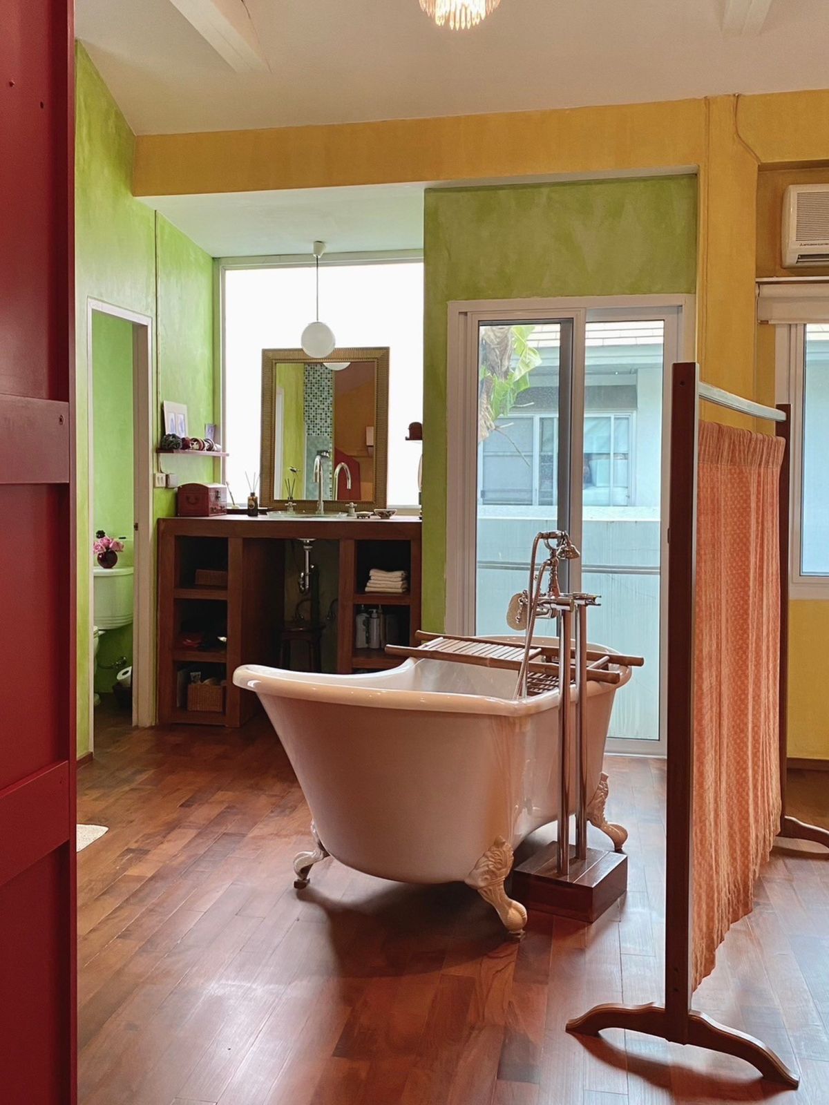 ขายบ้านเลียบทางด่วนรามอินทรา : (ขาย) Noble Tara Town in Town Zone B 25,000,000 บาท มีสระว่ายน้ำ ติดต่อ 0838824256 