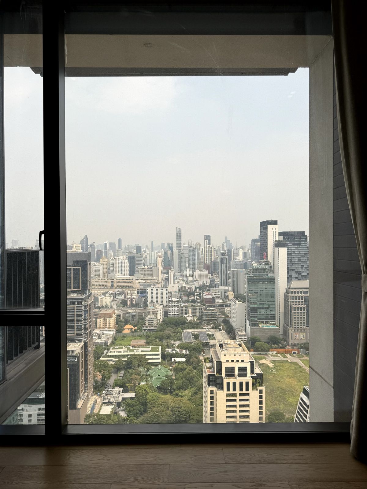 For SaleCondoWitthayu, Chidlom, Langsuan, Ploenchit : Sell ​​28 Chidlom 2 BED 72.81 sqm. Corner room, Chidlom Road, Mueang Lumpini, 40th floor in the best position. The owner sells by himself, the name of the title deed.