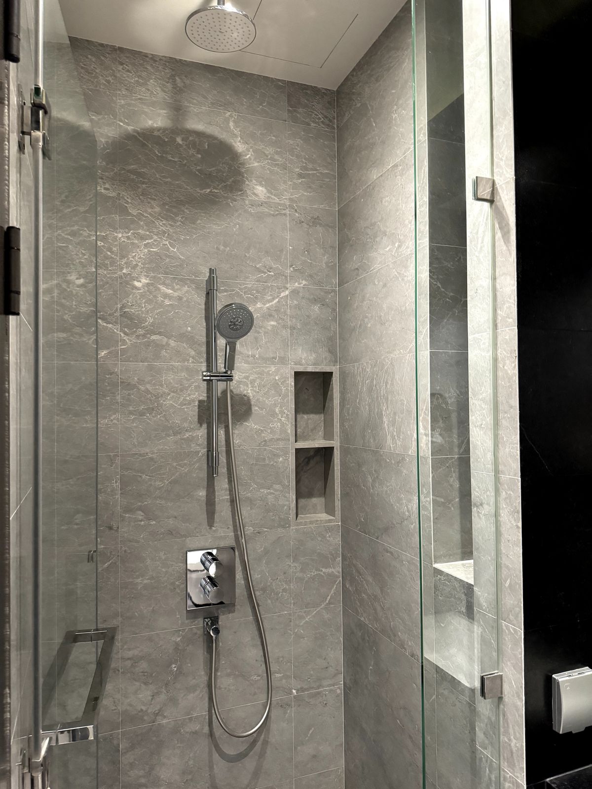 For SaleCondoWitthayu, Chidlom, Langsuan, Ploenchit : Sell ​​28 Chidlom 2 BED 72.81 sqm. Corner room, Chidlom Road, Mueang Lumpini, 40th floor in the best position. The owner sells by himself, the name of the title deed.