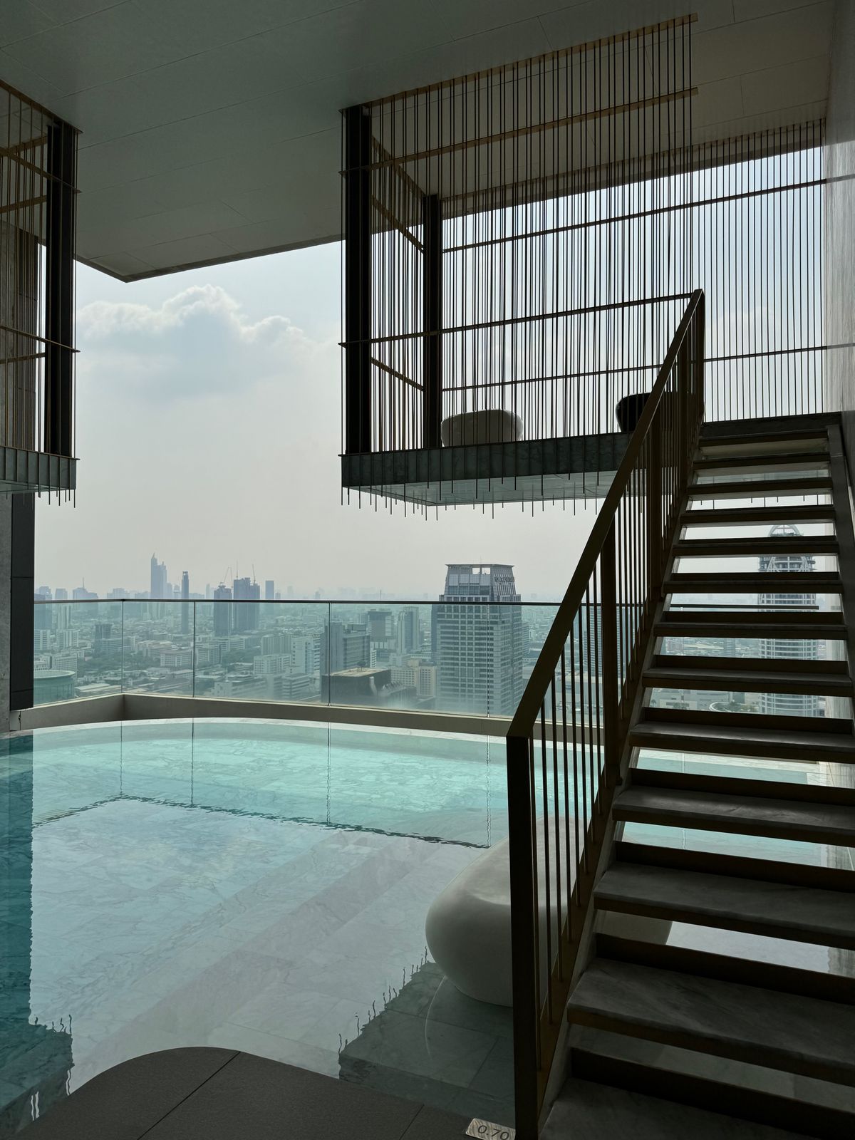 For SaleCondoWitthayu, Chidlom, Langsuan, Ploenchit : Sell ​​28 Chidlom 2 BED 72.81 sqm. Corner room, Chidlom Road, Mueang Lumpini, 40th floor in the best position. The owner sells by himself, the name of the title deed.