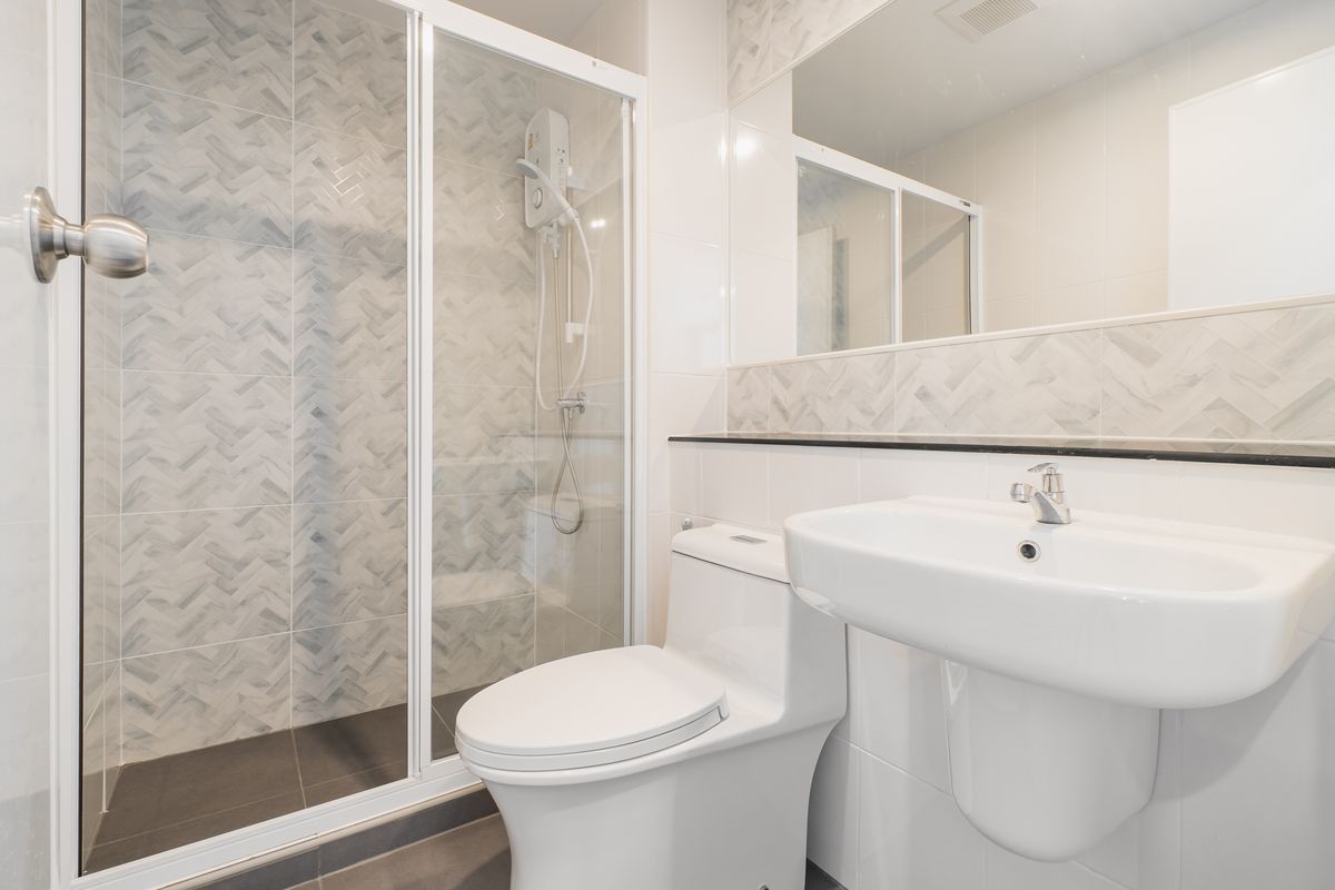 For RentCondoBangna, Bearing, Lasalle : 🎉🌈 𝕆𝕨𝕟𝕖𝕣 𝕡𝕠𝕤𝕥 !!! 🌟 Free 🎊 Building 𝗕 Floor 𝟮𝟬 Swimming pool view 💦 🔥 𝟭𝟯𝟬𝟬𝟬 / month 🔥