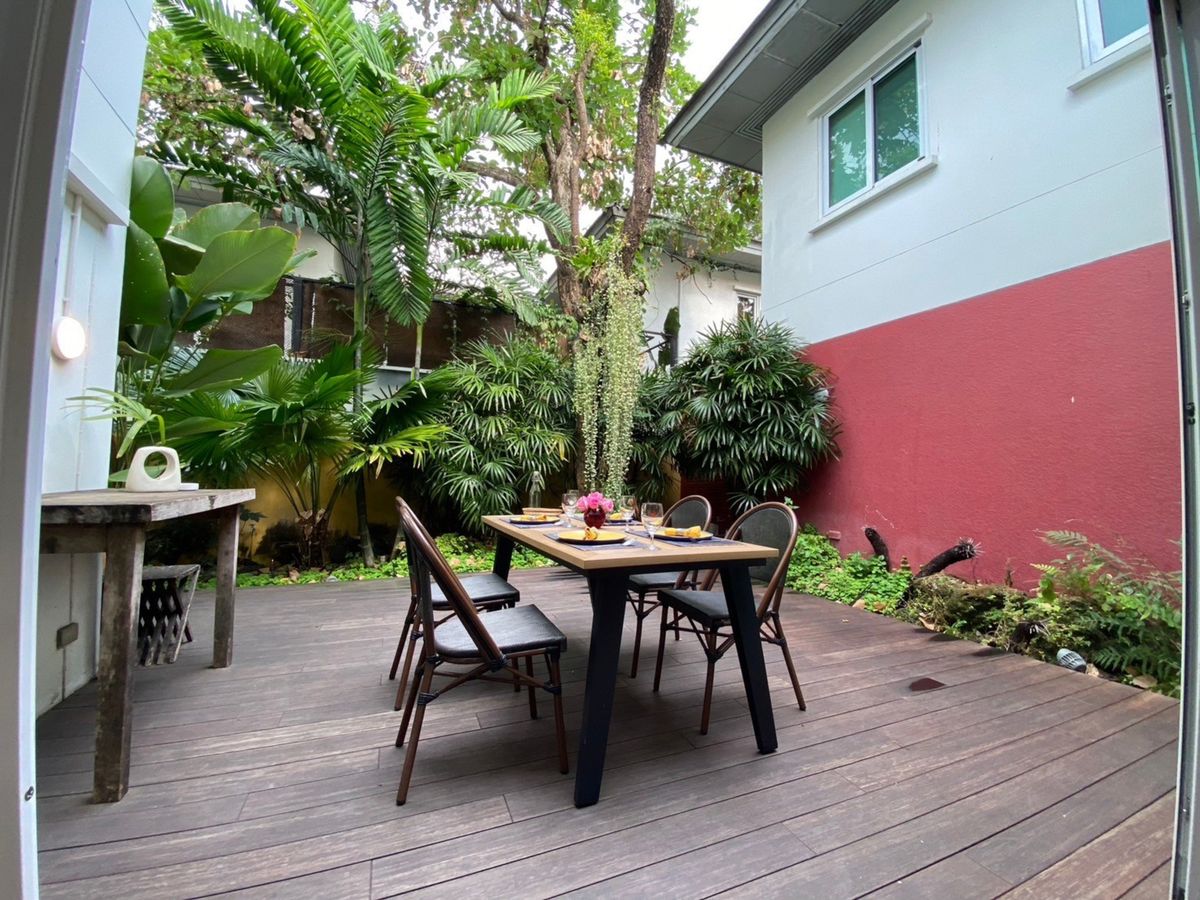 ขายบ้านเลียบทางด่วนรามอินทรา : (ขาย) Noble Tara Town in Town Zone B 25,000,000 บาท มีสระว่ายน้ำ ติดต่อ 0838824256 