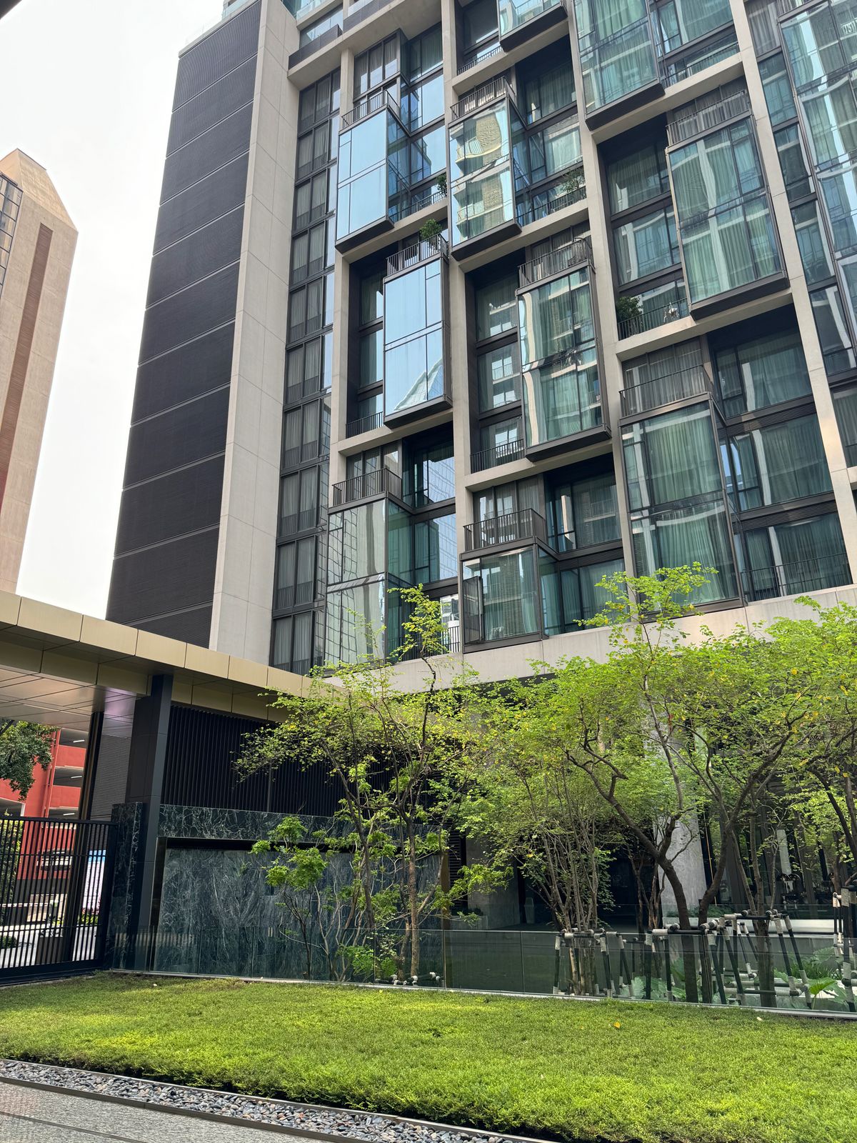 For SaleCondoWitthayu, Chidlom, Langsuan, Ploenchit : Sell ​​28 Chidlom 2 BED 72.81 sqm. Corner room, Chidlom Road, Mueang Lumpini, 40th floor in the best position. The owner sells by himself, the name of the title deed.