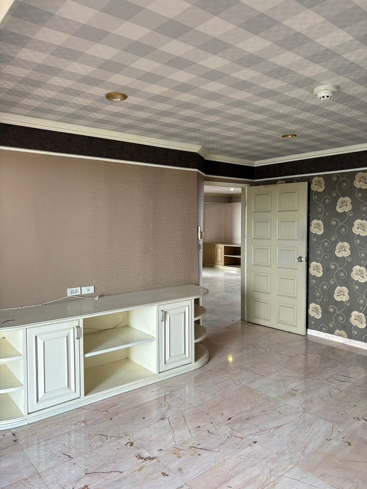 ขายคอนโดพัฒนาการ ศรีนครินทร์ : FQ ขายคอนโด Floraville  ราคา 4,990,000 บาท [KOs250901]