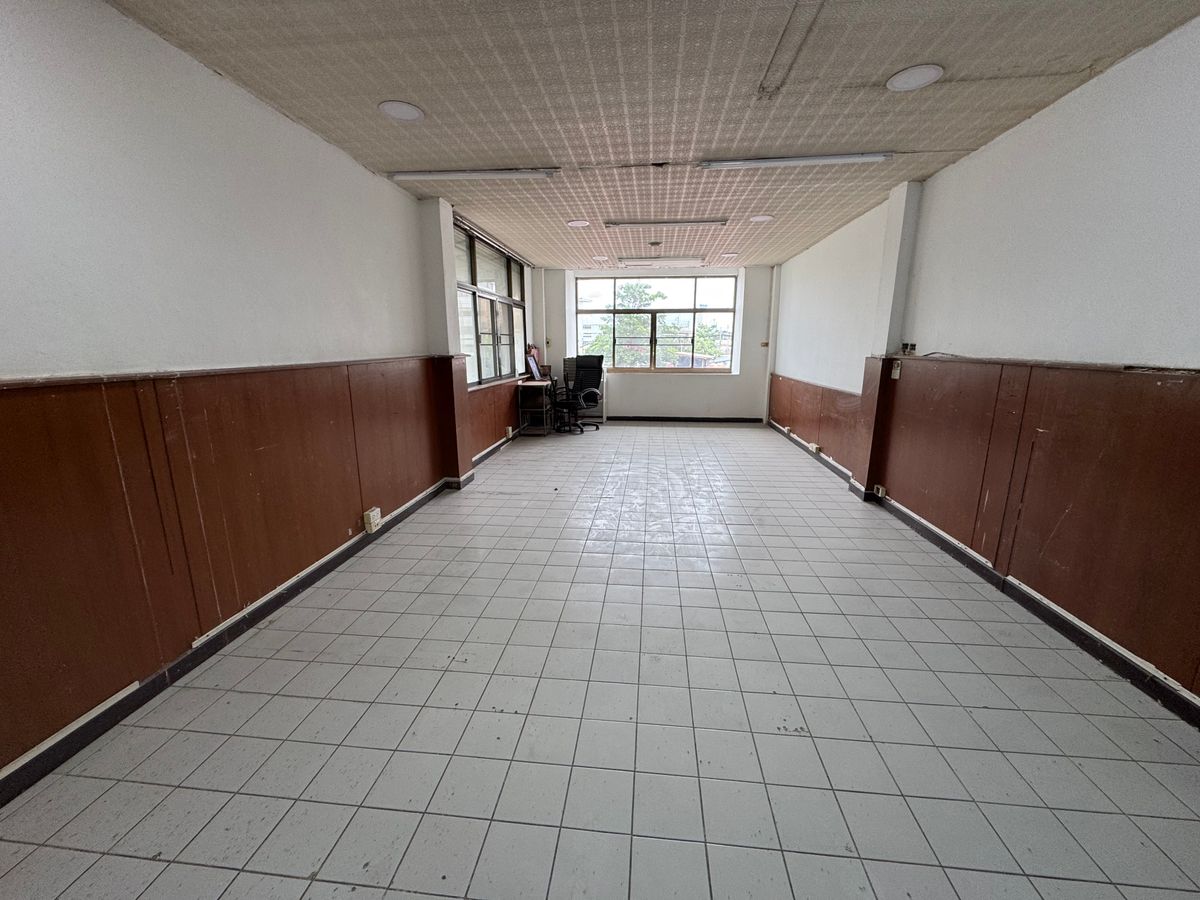 Shop HouseKasetsart, Ratchayothin : Commercial building for sale, office building Good location, near Vibhavadi Road, only 120 meters in Soi Vibhavadi 42