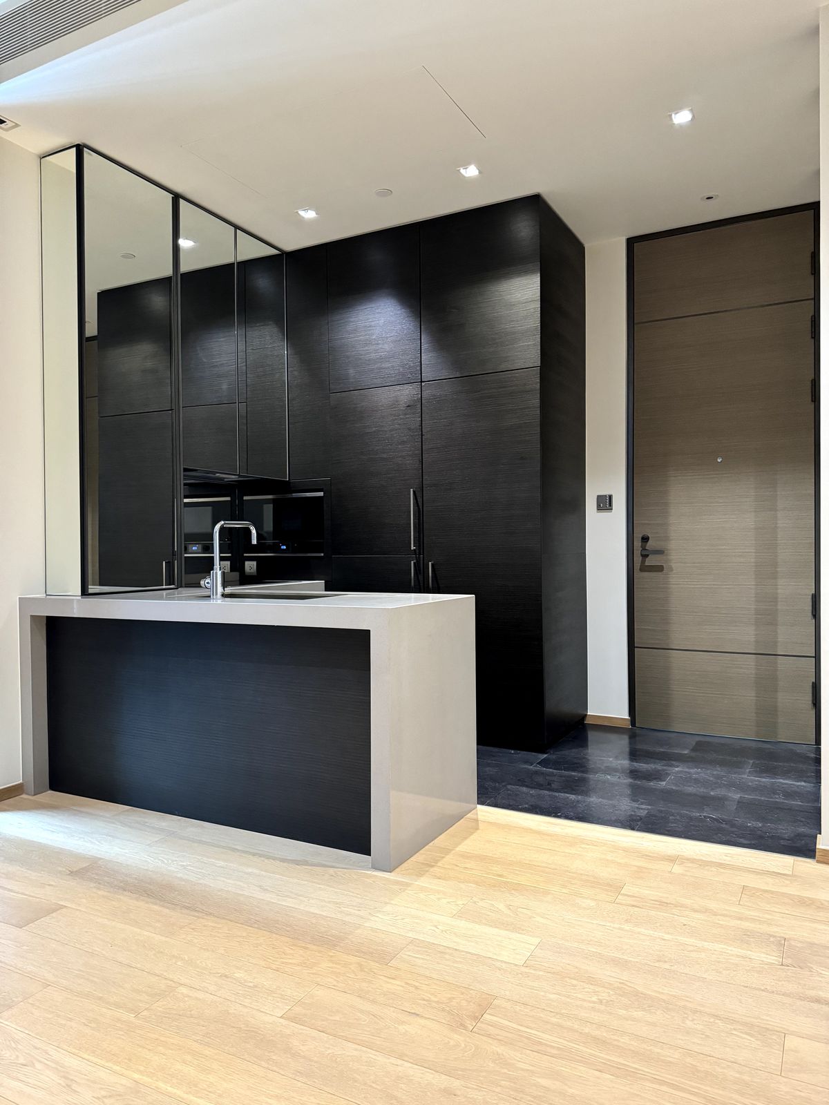 ขายคอนโดวิทยุ ชิดลม หลังสวน : ขาย 28 Chidlom 2 Bed 72.81 ตรม. ชั้น 40 ห้องมุมฝั่งถนนชิดลม วิวเมืองฝั่งลุมพินีในตำแหน่งที่ดีที่สุด เจ้าของขายเอง ชื่อตรงโฉนด