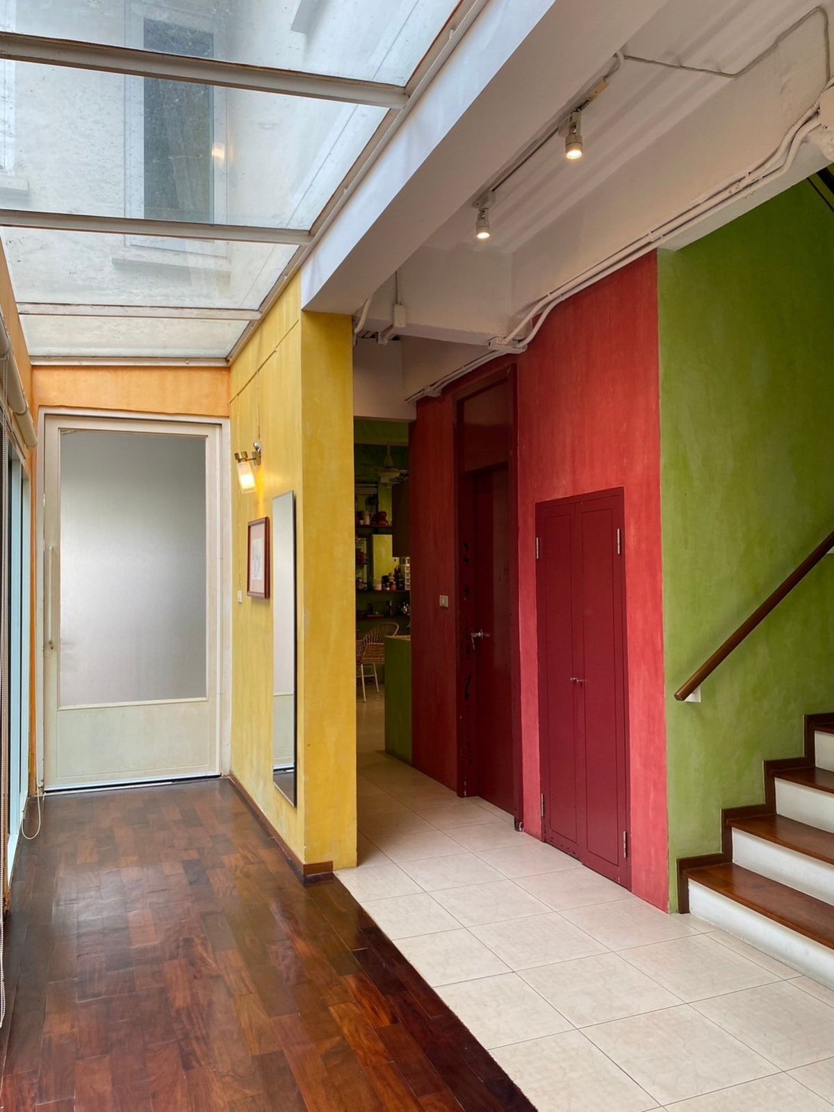 ขายบ้านเลียบทางด่วนรามอินทรา : (ขาย) Noble Tara Town in Town Zone B 25,000,000 บาท มีสระว่ายน้ำ ติดต่อ 0838824256 