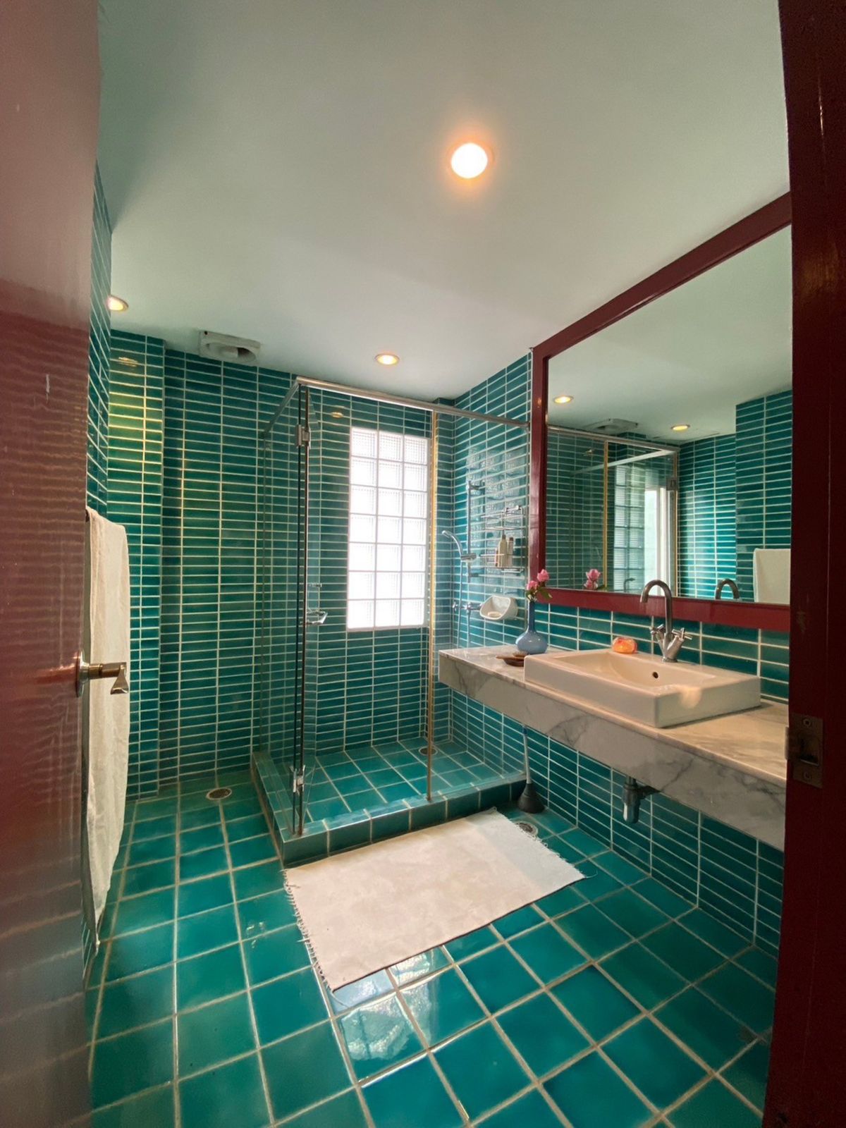 ขายบ้านเลียบทางด่วนรามอินทรา : (ขาย) Noble Tara Town in Town Zone B 25,000,000 บาท มีสระว่ายน้ำ ติดต่อ 0838824256 