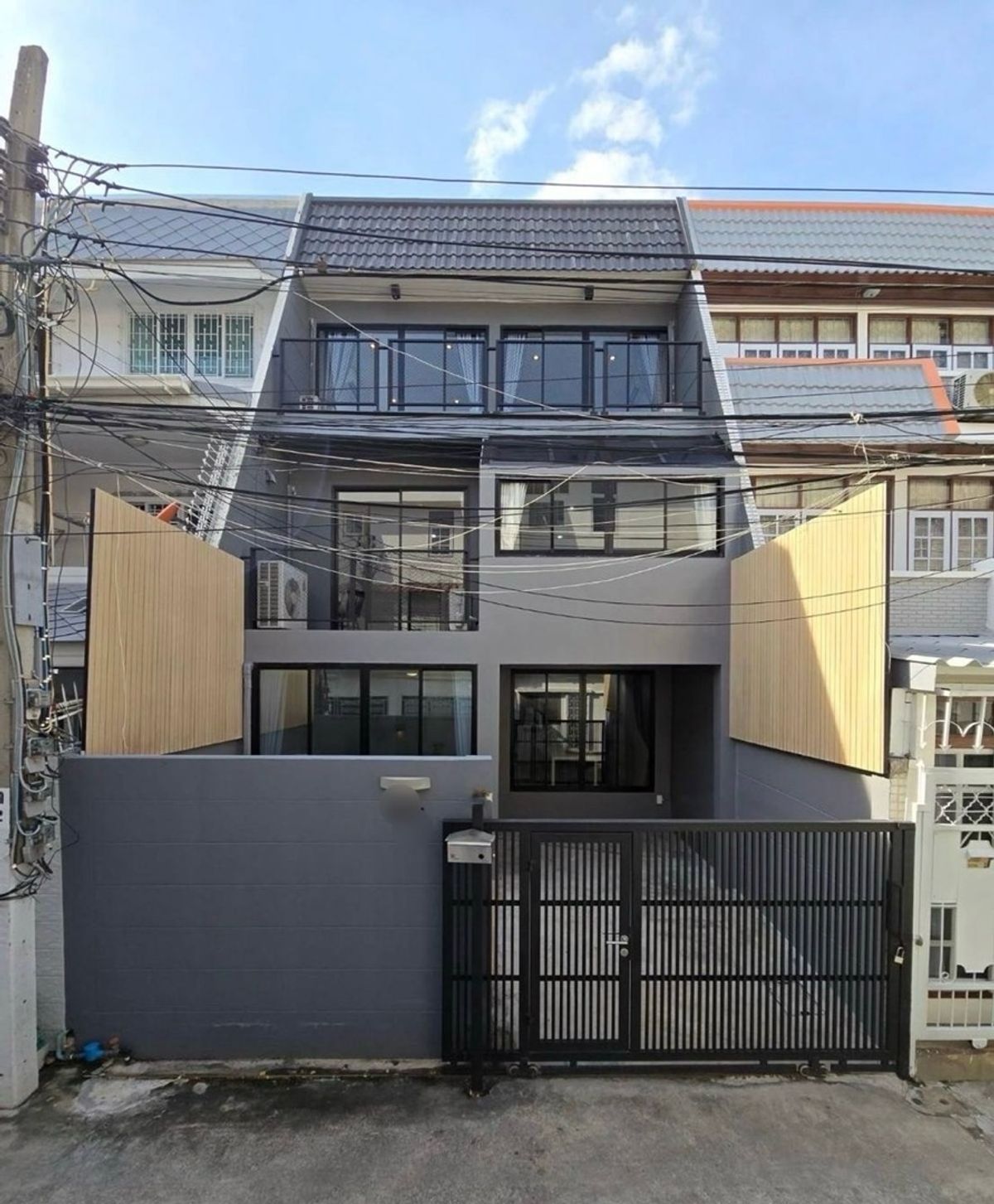 For RentTownhomeSukhumvit, Asoke, Thonglor : Superb Value Rent Modern Loft Townhome Ekkamai 22 Sukhumvit 63 Connected Pridi Bhanomyong Near International School
