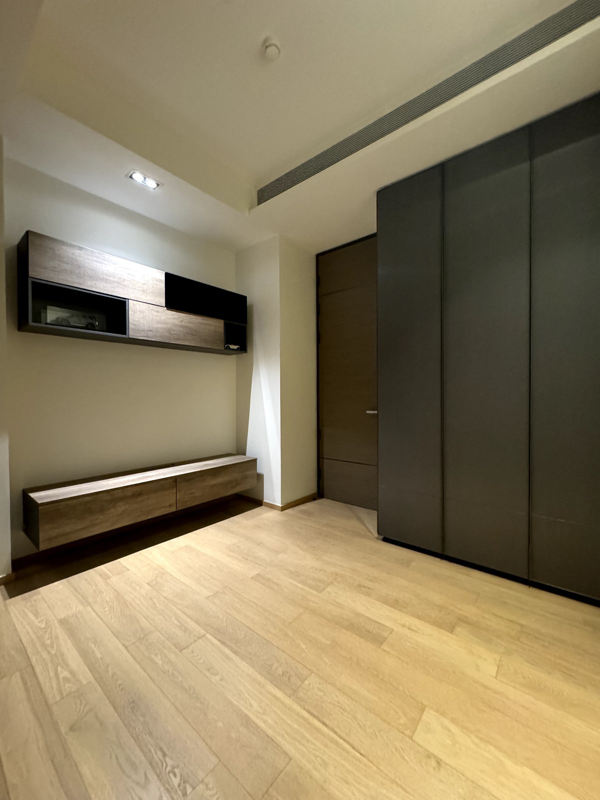 For SaleCondoWitthayu, Chidlom, Langsuan, Ploenchit : Sell ​​28 Chidlom 2 BED 72.81 sqm. Corner room, Chidlom Road, Mueang Lumpini, 40th floor in the best position. The owner sells by himself, the name of the title deed.