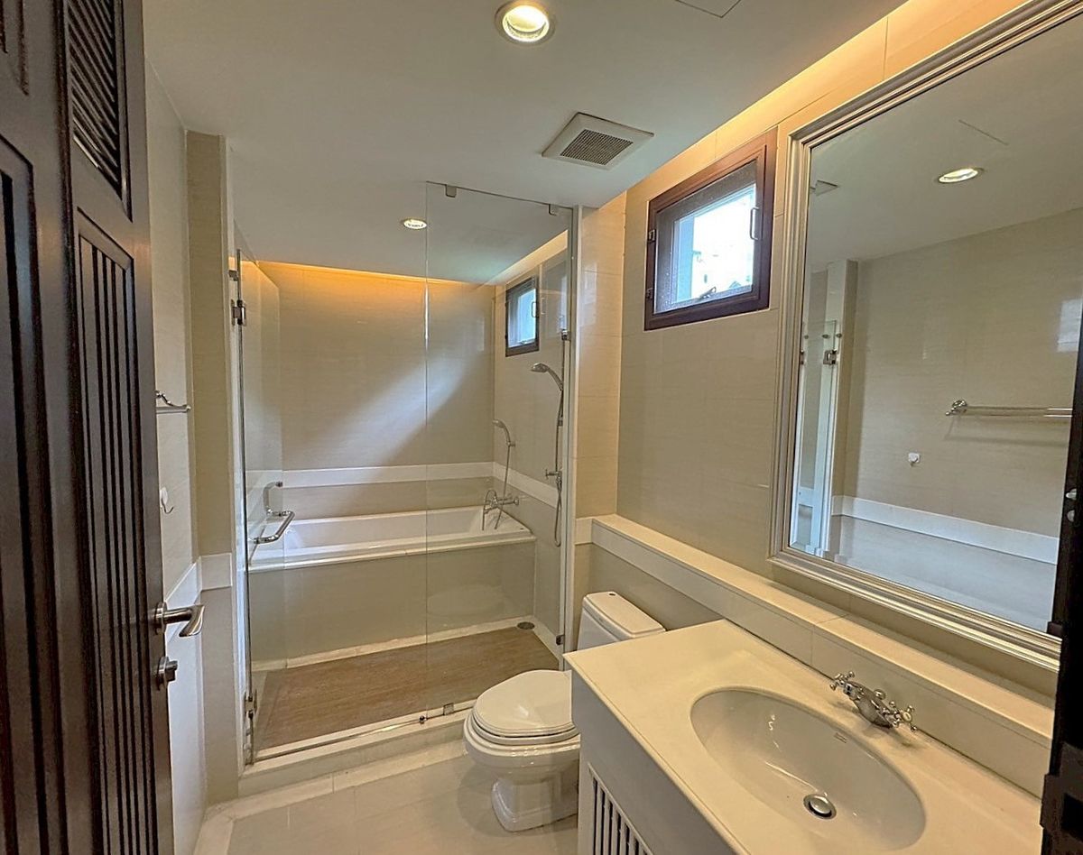 For RentHouseSukhumvit, Asoke, Thonglor : Luxury House with Private Swimming Pool in the Heart of Asoke ** NO CO-AGENT ** 