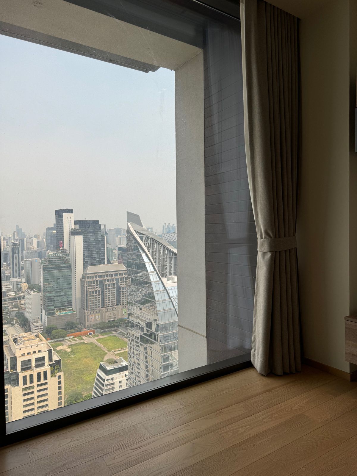 For SaleCondoWitthayu, Chidlom, Langsuan, Ploenchit : Sell ​​28 Chidlom 2 BED 72.81 sqm. Corner room, Chidlom Road, Mueang Lumpini, 40th floor in the best position. The owner sells by himself, the name of the title deed.