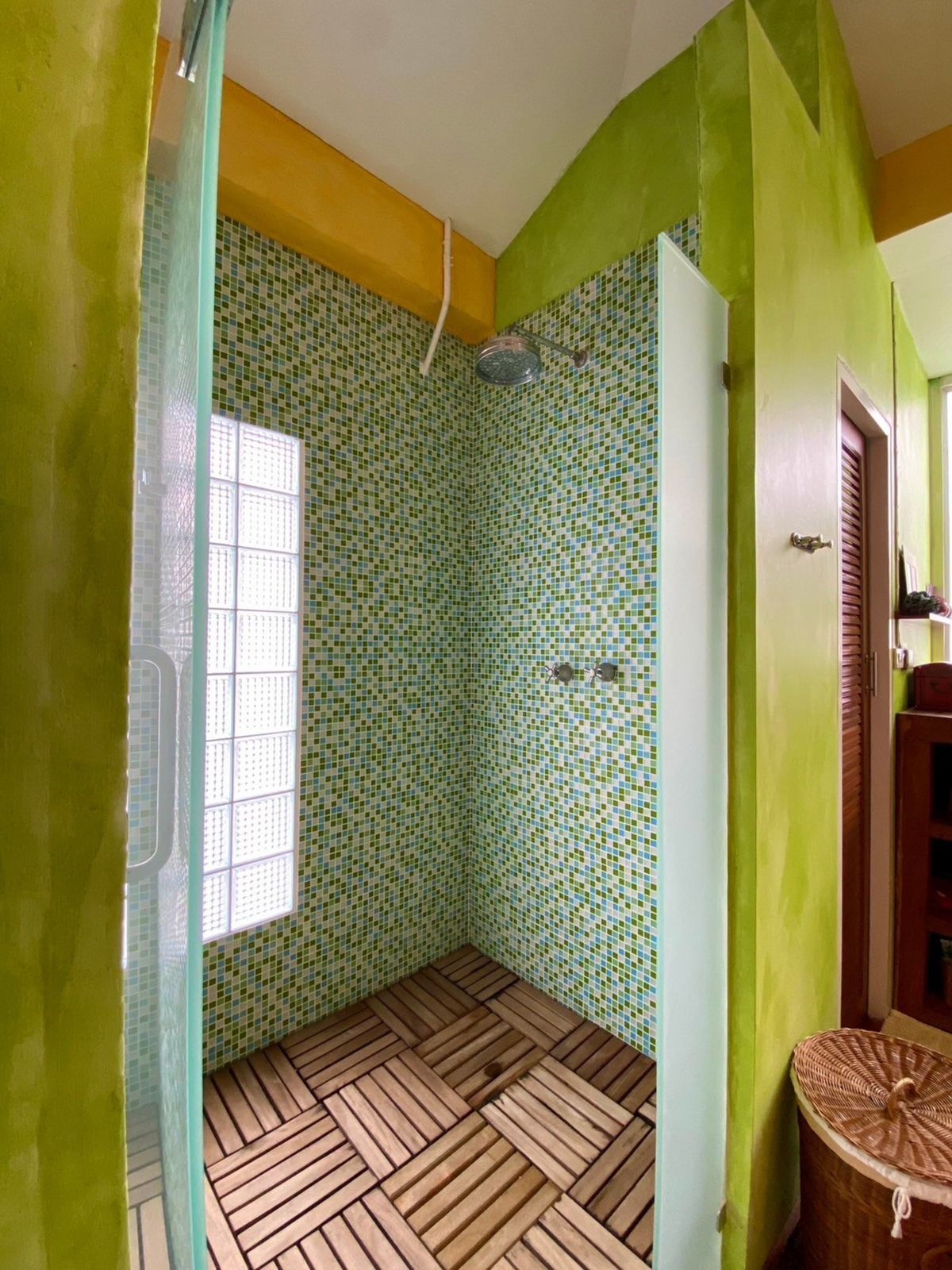 ขายบ้านเลียบทางด่วนรามอินทรา : (ขาย) Noble Tara Town in Town Zone B 25,000,000 บาท มีสระว่ายน้ำ ติดต่อ 0838824256 