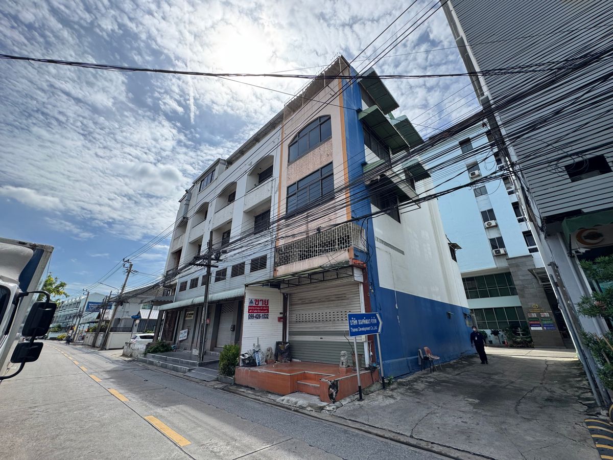 Shop HouseKasetsart, Ratchayothin : Commercial building for sale, office building Good location, near Vibhavadi Road, only 120 meters in Soi Vibhavadi 42