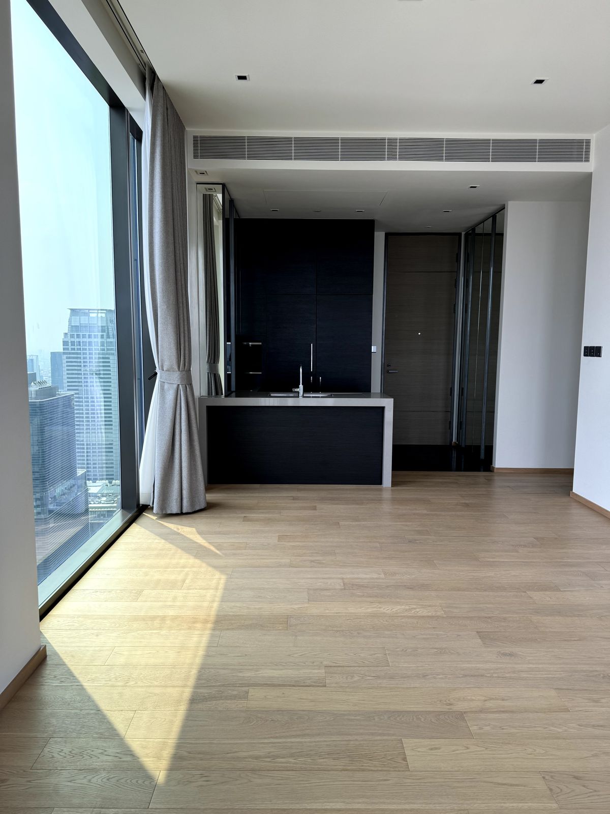 For SaleCondoWitthayu, Chidlom, Langsuan, Ploenchit : Sell ​​28 Chidlom 2 BED 72.81 sqm. Corner room, Chidlom Road, Mueang Lumpini, 40th floor in the best position. The owner sells by himself, the name of the title deed.