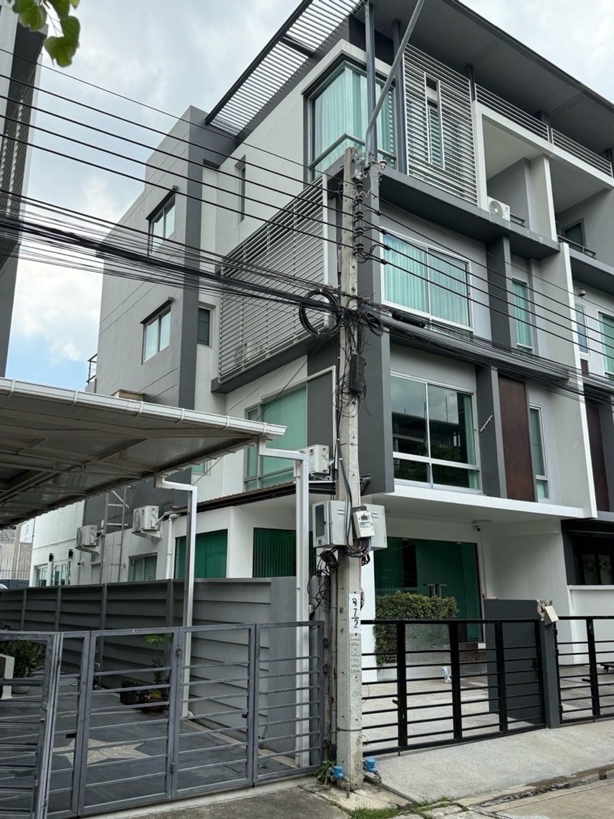 For RentOfficeRatchadapisek, Huaikwang, Suttisan : Office for rent, Meng Jai Office - Rama 9, near Ekkamai - Ram Inthra