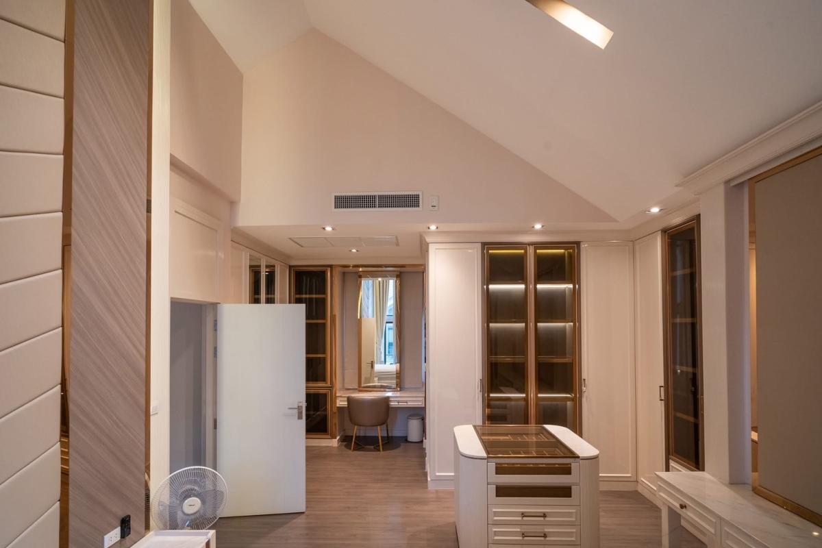 For RentHousePattanakan, Srinakarin : Luxury house for rent Ready to move in Bangkok Boulevard Rama 9 project, rental price 120,000 baht/month.