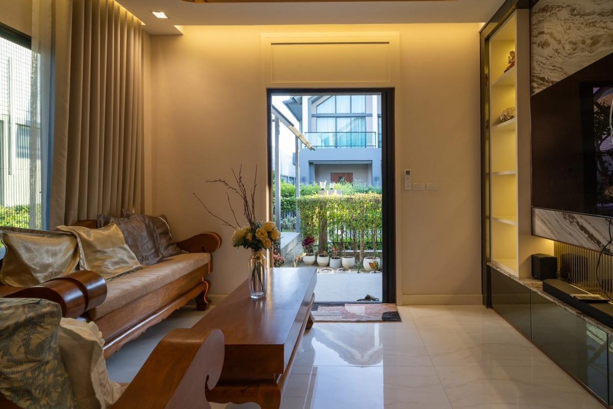 For RentHousePattanakan, Srinakarin : Luxury house for rent Ready to move in Bangkok Boulevard Rama 9 project, rental price 120,000 baht/month.