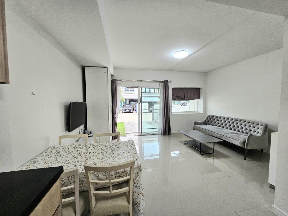 ให้เช่าทาวน์โฮมบางนา แบริ่ง ลาซาล : 28/02/2026, บ้านทาวน์โฮม Indy Bangna 2 ห้องนอน พร้อมอยู่ ใกล้ทางด่วน เช่าราคาเพียง 22,000 บาท/เดือน ทำเลดี ใกล้แหล่งงานและช็อปปิ้ง