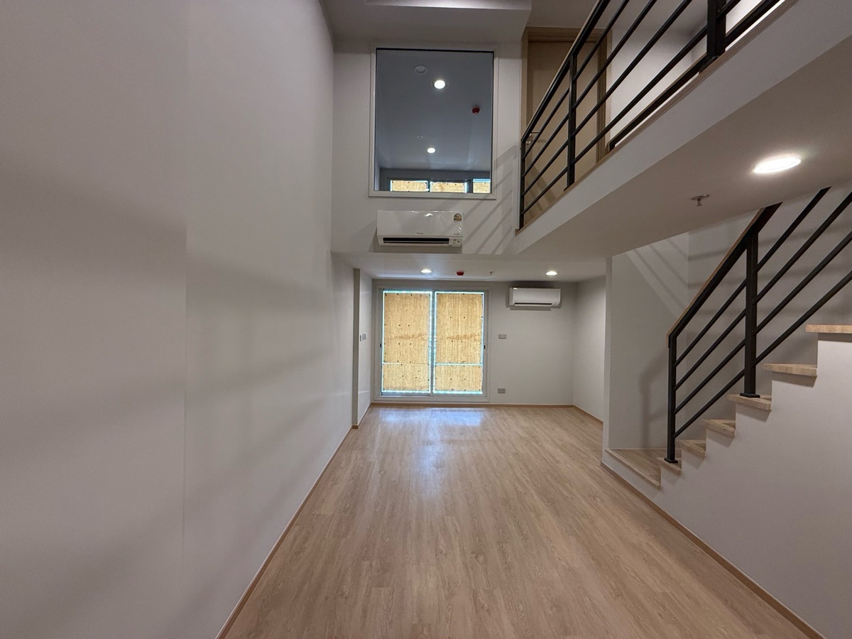 Sale DownCondoSiam Paragon ,Chulalongkorn,Samyan : Selling down 2BED 1BED 1Bath 57SQM. Position 01-05 Starting 11.3 million ready to stay for free. Buy directly with the project