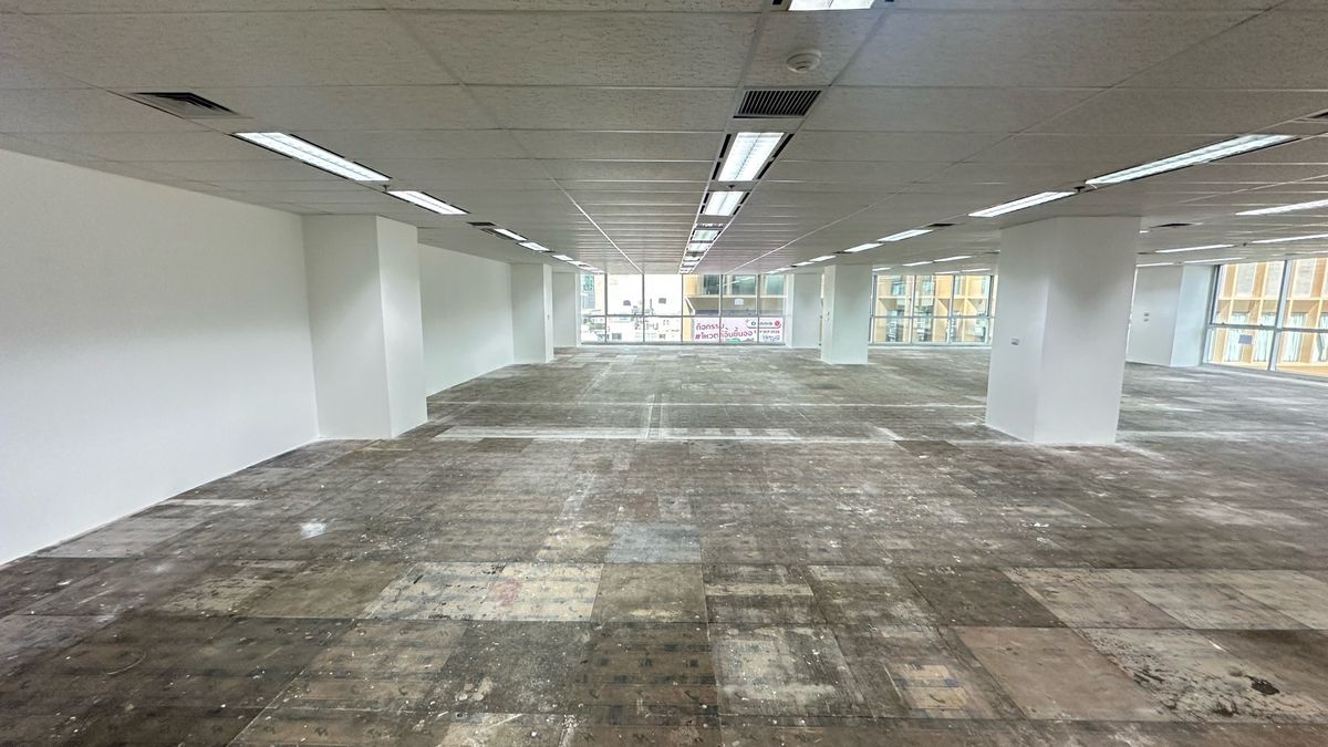 ให้เช่าสำนักงานสีลม ศาลาแดง บางรัก : ให้เช่าพื้นที่สำนักงาน ขนาดพื้นที่: 383 ตร.ม.– ย่านสีลม ติด BTS