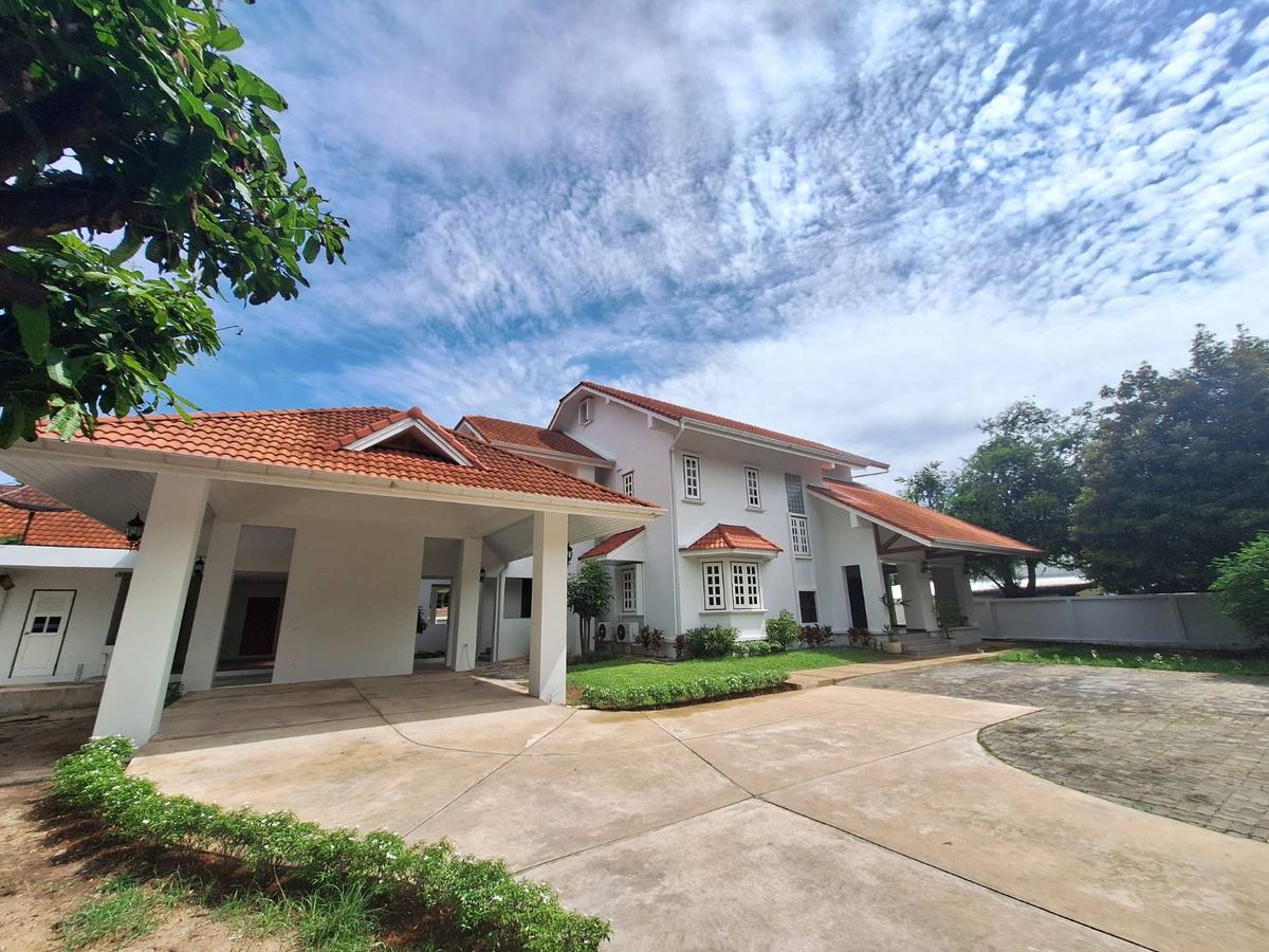 For RentHouseOnnut, Udomsuk : Rent a single house, 7 bedrooms, 5 bathrooms, Soi Pridi Phanom Yong 11 Sukhumvit 71