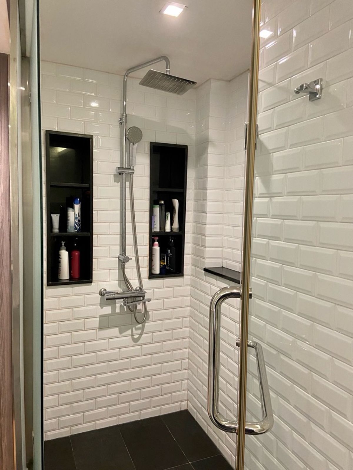 CondoSukhumvit, Asoke, Thonglor : 🔥🔥🔥Hot Deal reduced from 24 million baht to only 17.6 million baht🔥🔥🔥Royal Castle Sukhumvit, 190 Sq.m. Beautifully full Furnished, Phrom phong (Sale with Tenant) Royal Castle Phrom Phong 3 bedrooms (Sale with tenant)