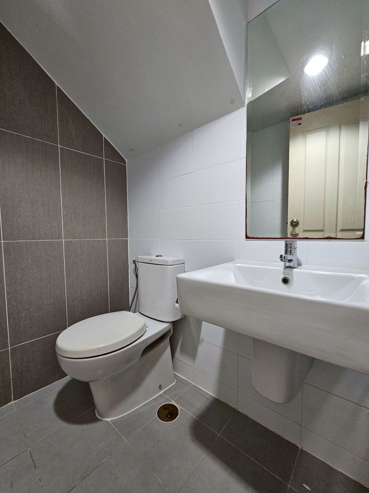 ให้เช่าทาวน์โฮมเกษตร นวมินทร์ ลาดปลาเค้า : ให้เช่า อารียา เดลี่ เกษตร-นวมินทร์ เนื้อที่ 16.9 ตรว. เฟอร์นิเจอร์ครบพร้อมอยู่ แอร์ 3ตัว บ้านใกล้คลับเฮ้าส์ ทำเลเดินทางสะดวก ใกล้เซ็นทรัลรามอินทรา และมหาลัยเกษตร