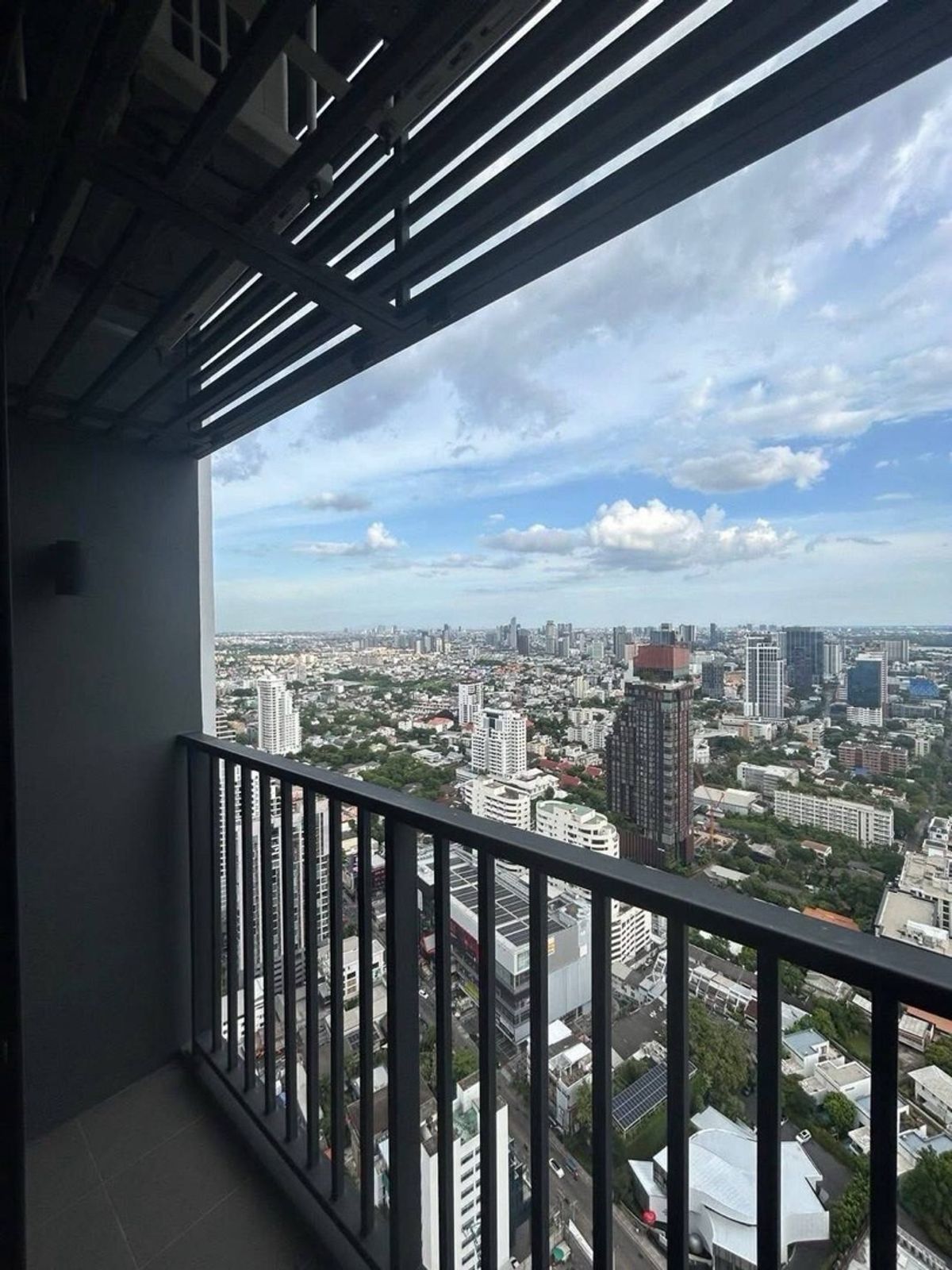 For RentCondoSukhumvit, Asoke, Thonglor : Park Origin Thonglor 
 Building B 45, near Thonglor BTS Station 🚩