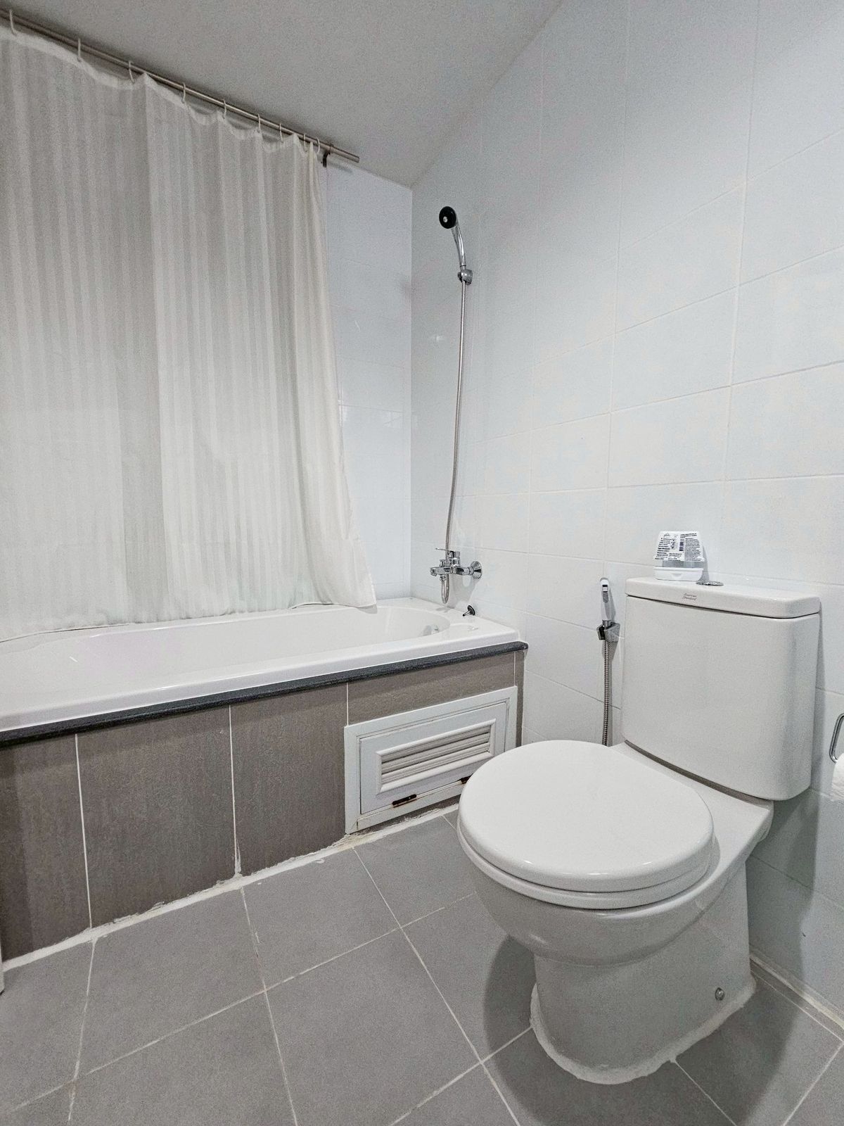 ให้เช่าทาวน์โฮมเกษตร นวมินทร์ ลาดปลาเค้า : ให้เช่า อารียา เดลี่ เกษตร-นวมินทร์ เนื้อที่ 16.9 ตรว. เฟอร์นิเจอร์ครบพร้อมอยู่ แอร์ 3ตัว บ้านใกล้คลับเฮ้าส์ ทำเลเดินทางสะดวก ใกล้เซ็นทรัลรามอินทรา และมหาลัยเกษตร