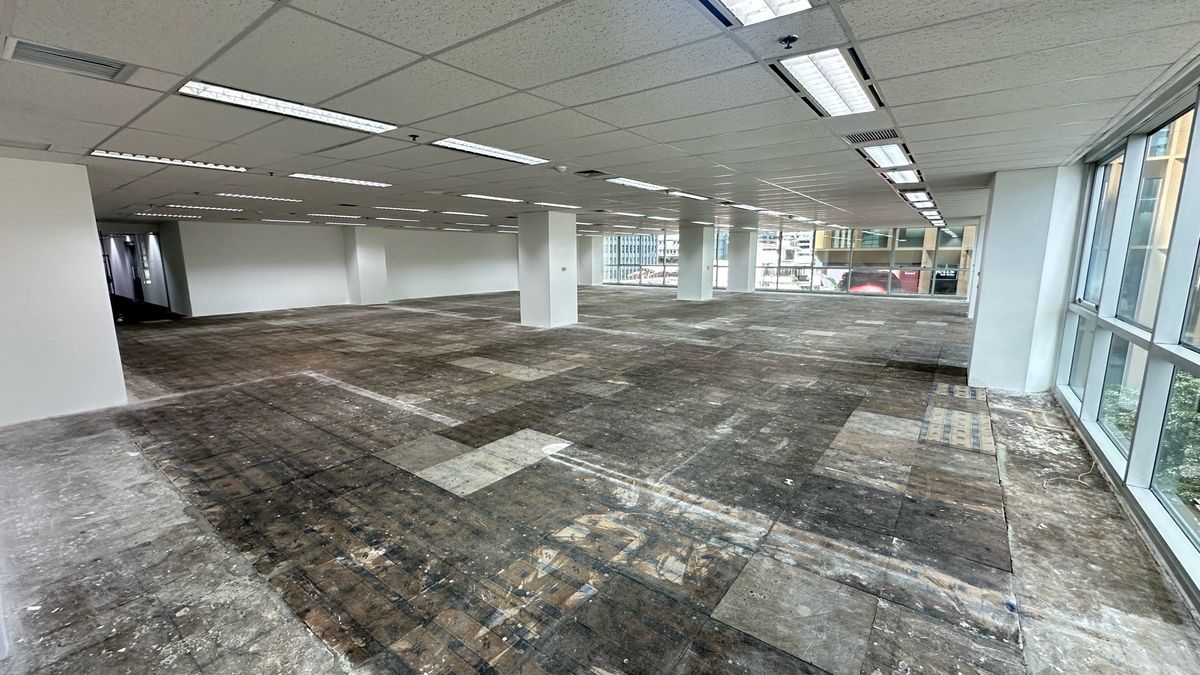 ให้เช่าสำนักงานสีลม ศาลาแดง บางรัก : ให้เช่าพื้นที่สำนักงาน ขนาดพื้นที่: 383 ตร.ม.– ย่านสีลม ติด BTS