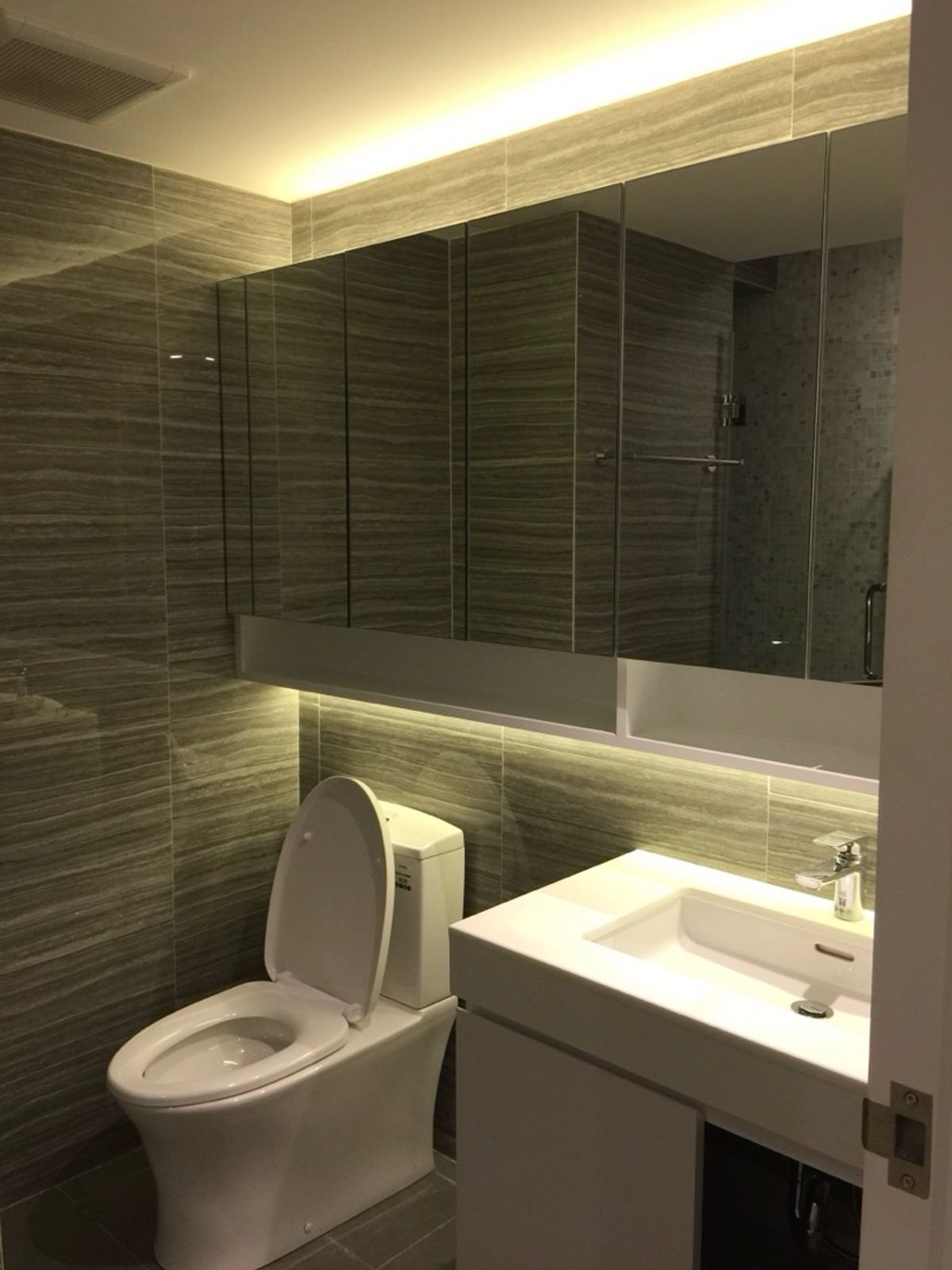 CondoSukhumvit, Asoke, Thonglor : 🔥🔥🔥Hot Deal reduced from 24 million baht to only 17.6 million baht🔥🔥🔥Royal Castle Sukhumvit, 190 Sq.m. Beautifully full Furnished, Phrom phong (Sale with Tenant) Royal Castle Phrom Phong 3 bedrooms (Sale with tenant)