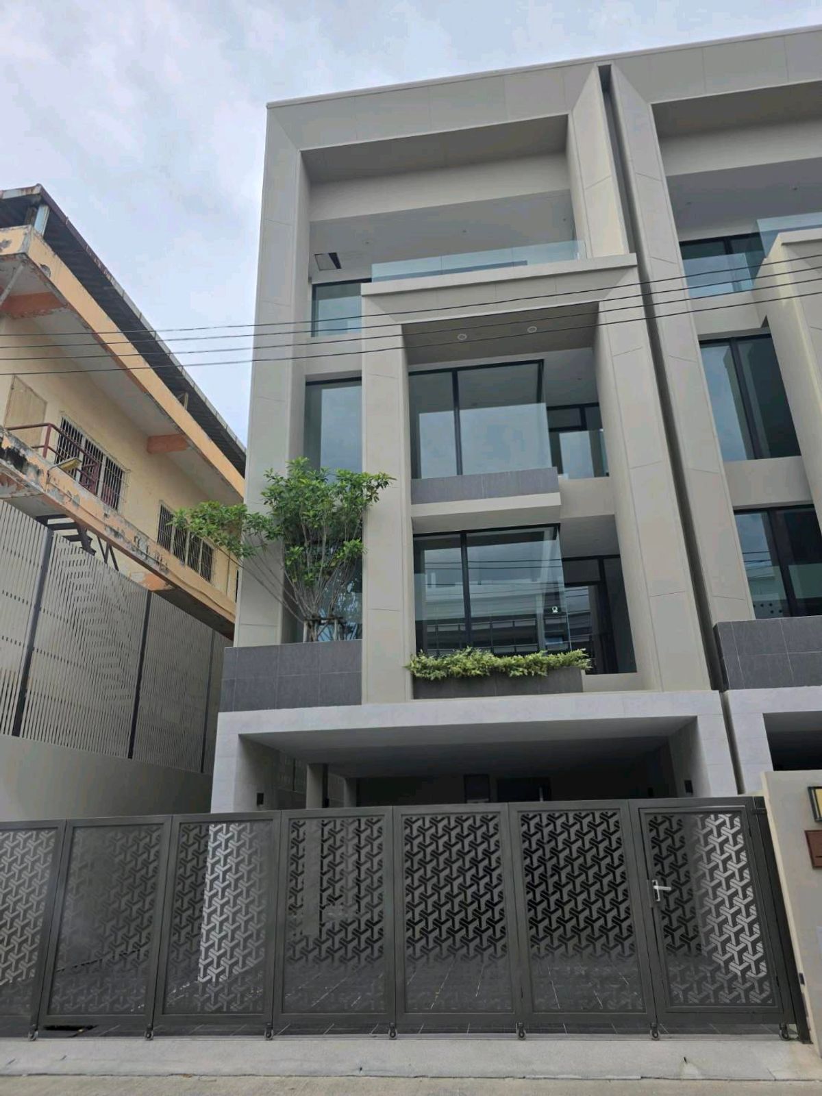 ให้เช่าโฮมออฟฟิศโชคชัย4 ลาดพร้าว71 : 🔥🔥🔥Home office หรู 4 ชั้น ลาดพร้าว 71 💰💰💰