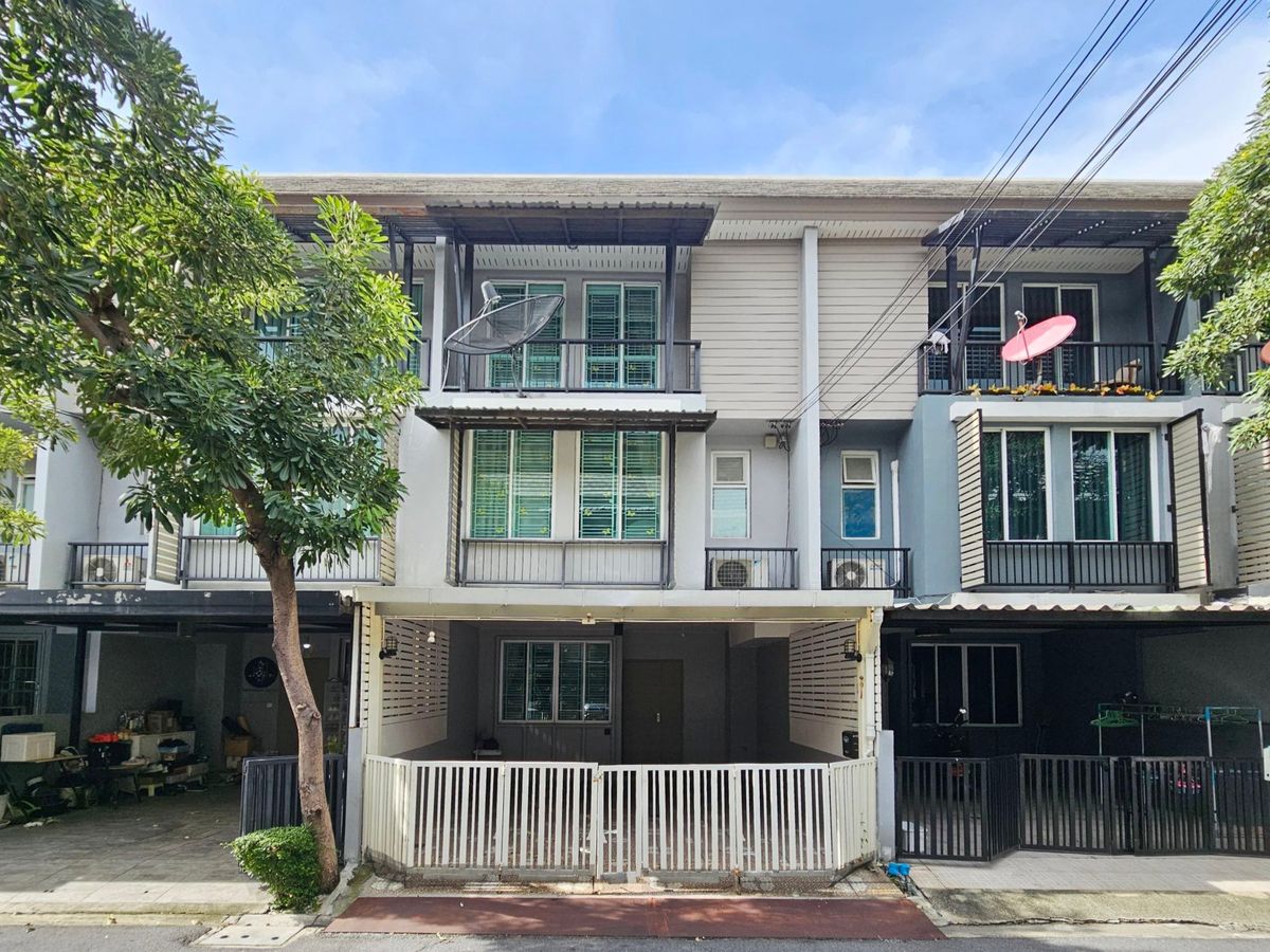 ให้เช่าทาวน์โฮมเกษตร นวมินทร์ ลาดปลาเค้า : ให้เช่า อารียา เดลี่ เกษตร-นวมินทร์ เนื้อที่ 16.9 ตรว. เฟอร์นิเจอร์ครบพร้อมอยู่ แอร์ 3ตัว บ้านใกล้คลับเฮ้าส์ ทำเลเดินทางสะดวก ใกล้เซ็นทรัลรามอินทรา และมหาลัยเกษตร