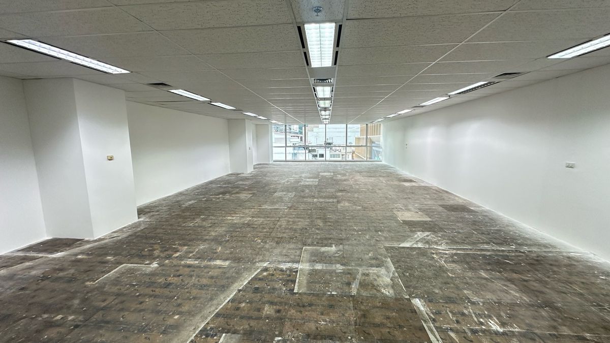 For RentOfficeSilom, Saladaeng, Bangrak : 🏢 Office Space for Rent Size: 147.5 sq.m. Silom Area, Next to BTS