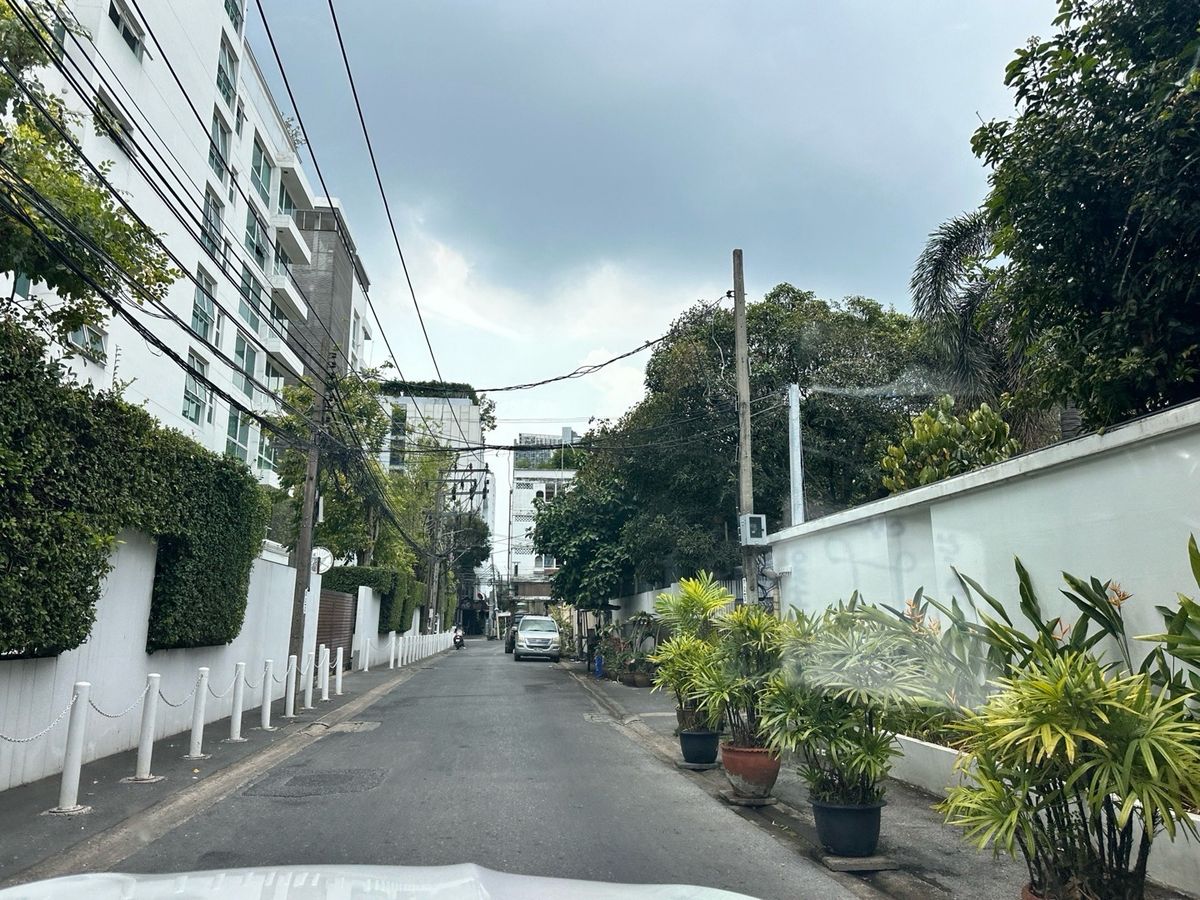 For SaleLandRama9, Petchburi, RCA : ขายที่ดินเพชรบุรีตัดใหม่ ซอยศูนย์วิจัย
📍 ทำเลทอง ใกล้โรงพยาบาลกรุงเทพ