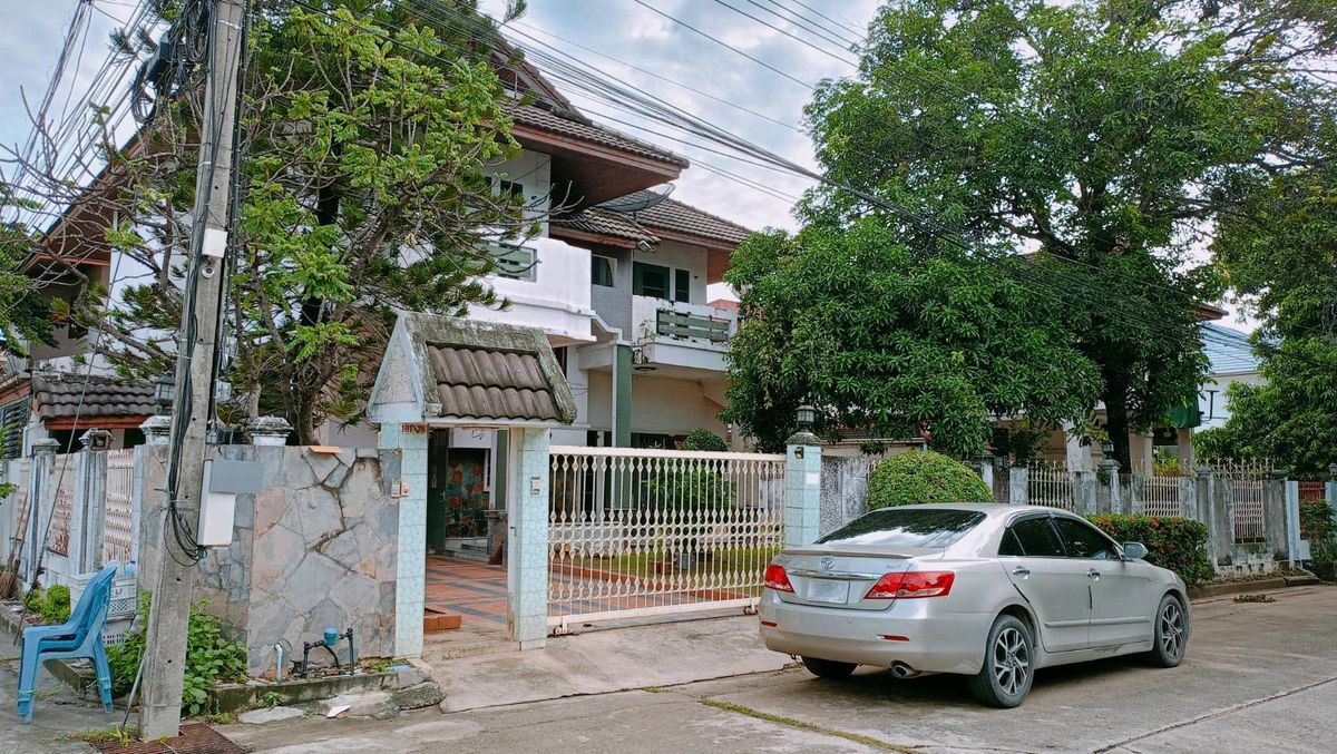 ขายบ้านพุทธมณฑล ศาลายา : ขาย บ้านเดี่ยว หมู่บ้านปรีชา พุทธมณฑลสาย4 จำนวน 2 ชั้น ขนาดเนื้อที่ดิน 90 ตารางวา พื้นที่ใช้สอย 250 ตารางเมตร 

