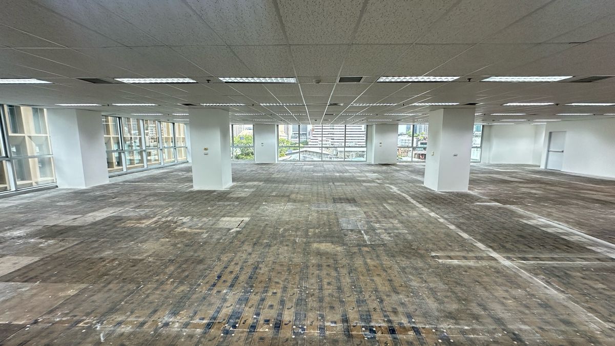 ให้เช่าสำนักงานสีลม ศาลาแดง บางรัก : ให้เช่าพื้นที่สำนักงาน ขนาดพื้นที่: 383 ตร.ม.– ย่านสีลม ติด BTS