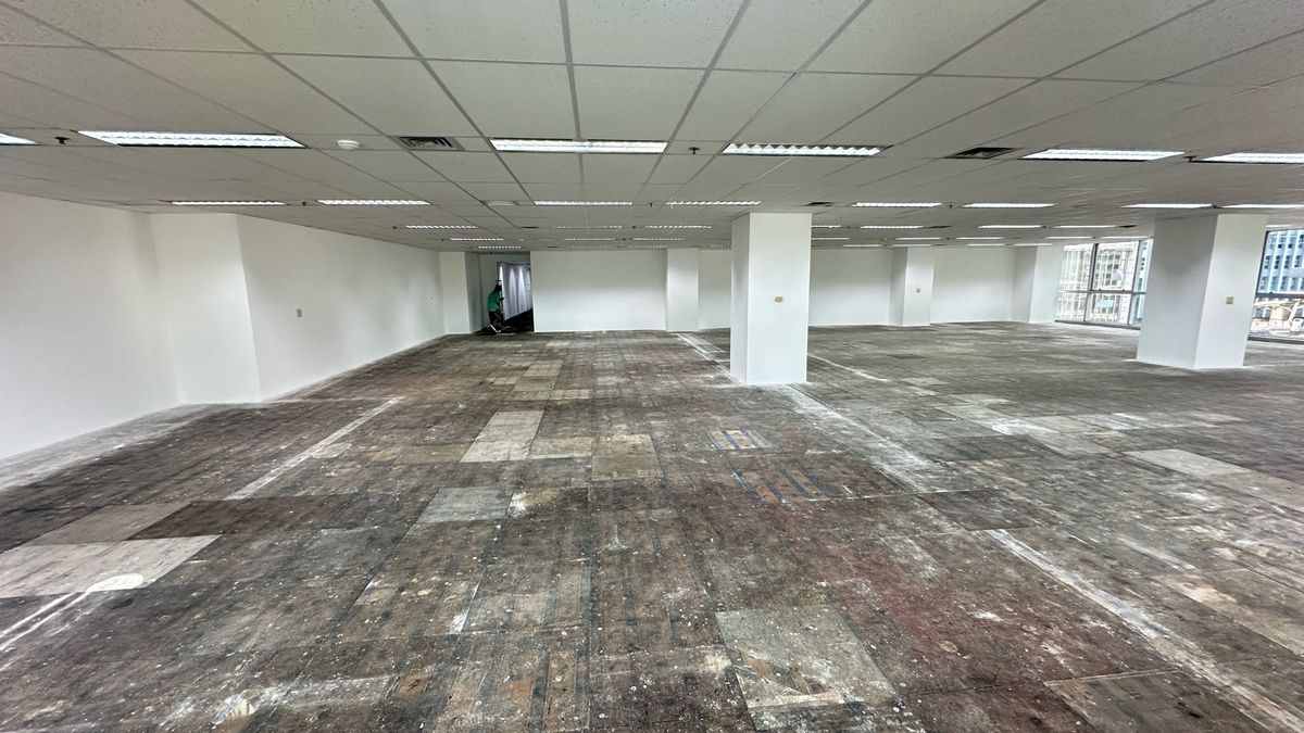 ให้เช่าสำนักงานสีลม ศาลาแดง บางรัก : ให้เช่าพื้นที่สำนักงาน ขนาดพื้นที่: 383 ตร.ม.– ย่านสีลม ติด BTS