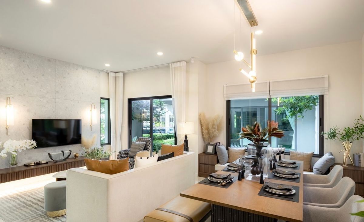 For SaleSamut Prakan,Samrong : Luxurious twin house for sale, Grand Britania Project, Bang Na -Suvarnabhumi, beautiful, near the Airport Link Ladkrabang. Interested in Atline.@841QLNR