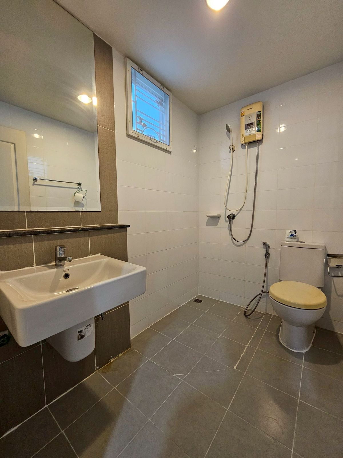 ให้เช่าทาวน์โฮมเกษตร นวมินทร์ ลาดปลาเค้า : ให้เช่า อารียา เดลี่ เกษตร-นวมินทร์ เนื้อที่ 16.9 ตรว. เฟอร์นิเจอร์ครบพร้อมอยู่ แอร์ 3ตัว บ้านใกล้คลับเฮ้าส์ ทำเลเดินทางสะดวก ใกล้เซ็นทรัลรามอินทรา และมหาลัยเกษตร