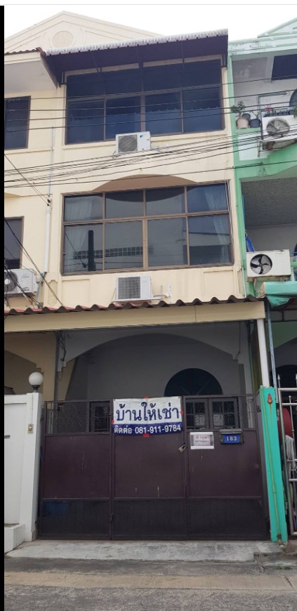 ให้เช่าทาวน์โฮมปิ่นเกล้า จรัญสนิทวงศ์ : *ให้เช่าทาวน์เฮ้าส์ 3 ชั้น 18 ตรว. หน้ากว้าง 4 เมตร ลึก 18 เมตร พท.ใชัสอยประมาณ 150 ตร.เมตร 📍ซอยจรัญสนิทวงศ์ 95/1 ห่าง ถ. จรัญฯ 250 เมตร 🚆ไม่ไกล MRT บางอ้อ - 3 ห้องนอน ติดแอร์ทุกห้อง - 3 ห้องน้ำ มีเครื่องทำน้ำอุ่น ทุกห้อง - 1 ห้องครัว -  ระเบียงขนาด 4*2.8