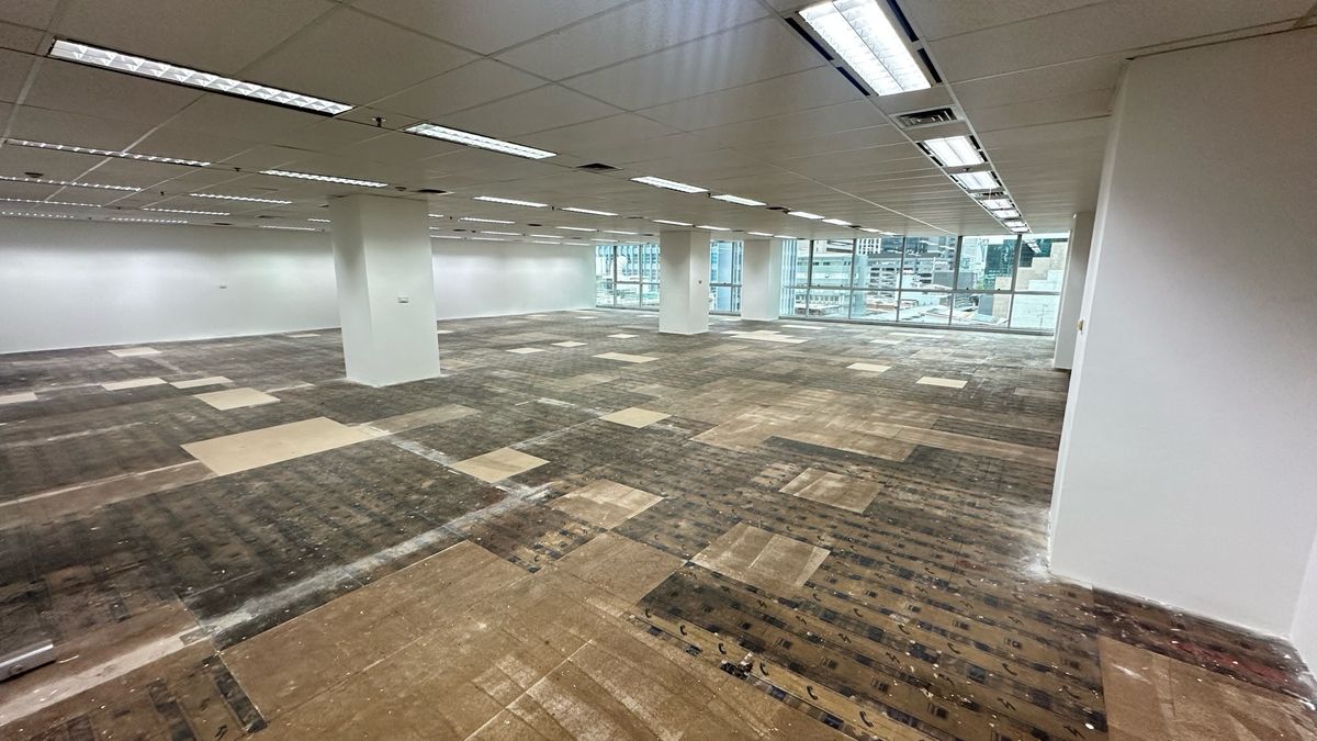 ให้เช่าสำนักงานสีลม ศาลาแดง บางรัก : ให้เช่าพื้นที่สำนักงาน ขนาดพื้นที่: 309 ตร.ม.– ย่านสีลม ติด BTS