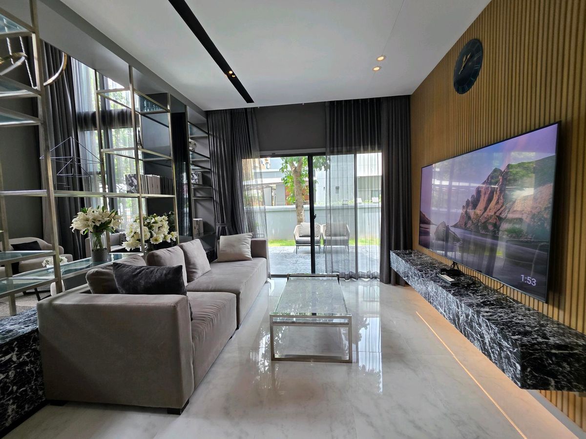 HousePattanakan, Srinakarin : 🏛 #Sell / #Rent - Grand Bangkok Boulevard Rama 9flagship Residence, the most potential location on Krungthep Kreetha Road - only 50 meters from Wellington College Bangkok