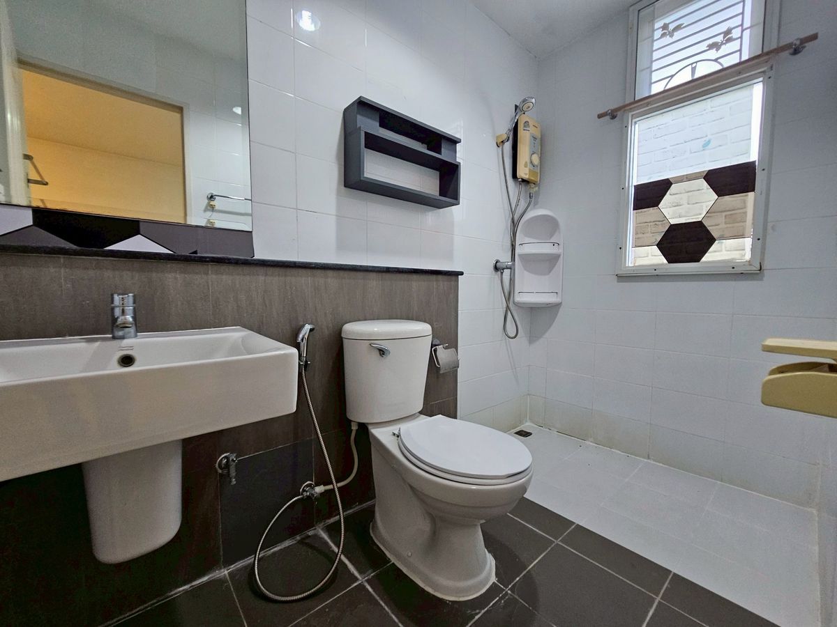 ให้เช่าทาวน์โฮมเกษตร นวมินทร์ ลาดปลาเค้า : ให้เช่า อารียา เดลี่ เกษตร-นวมินทร์ เนื้อที่ 16.9 ตรว. เฟอร์นิเจอร์ครบพร้อมอยู่ แอร์ 3ตัว บ้านใกล้คลับเฮ้าส์ ทำเลเดินทางสะดวก ใกล้เซ็นทรัลรามอินทรา และมหาลัยเกษตร