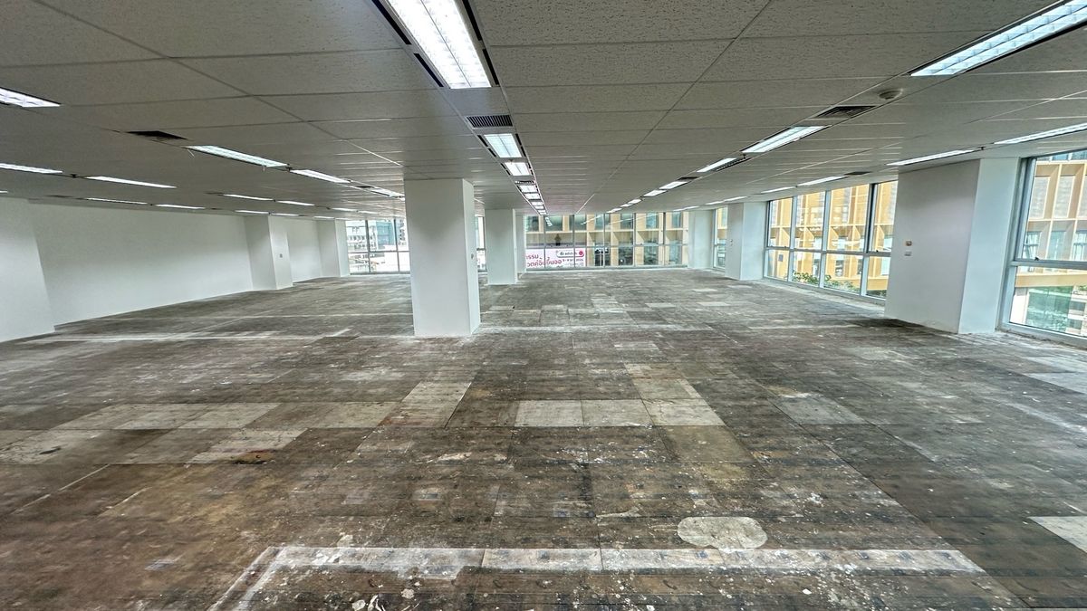 ให้เช่าสำนักงานสีลม ศาลาแดง บางรัก : ให้เช่าพื้นที่สำนักงาน ขนาดพื้นที่: 383 ตร.ม.– ย่านสีลม ติด BTS