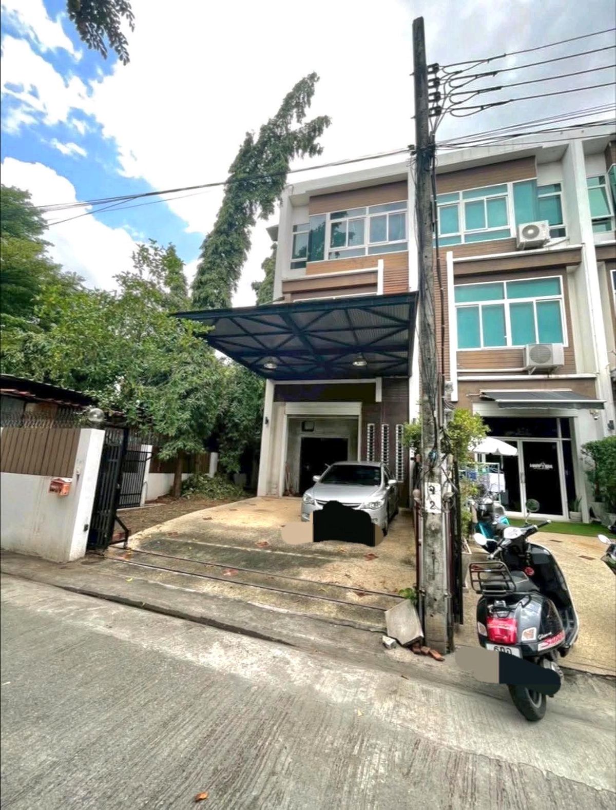 ให้เช่าโฮมออฟฟิศคลองเตย กล้วยน้ำไท : 📌For rent📌

Home office town in town

✅รายละเอียด
อาคาร4ชั้น
ที่ดิน 146 ตารางวา
พื้นที่ใช้สอย 250 ตารางเมตร
ห้องอเนกประสงค์ 1 ห้อง
ห้องทำงาน4 ห้อง
ห้องครัว1ห้อง
ห้องนอน1ห้อง
ห้องน้ำ4ห้อง
Built in ทั้งหลัง

 *** การจอดรถ ที่ดิน 100 ตารางวา***
จอดได้ 16 