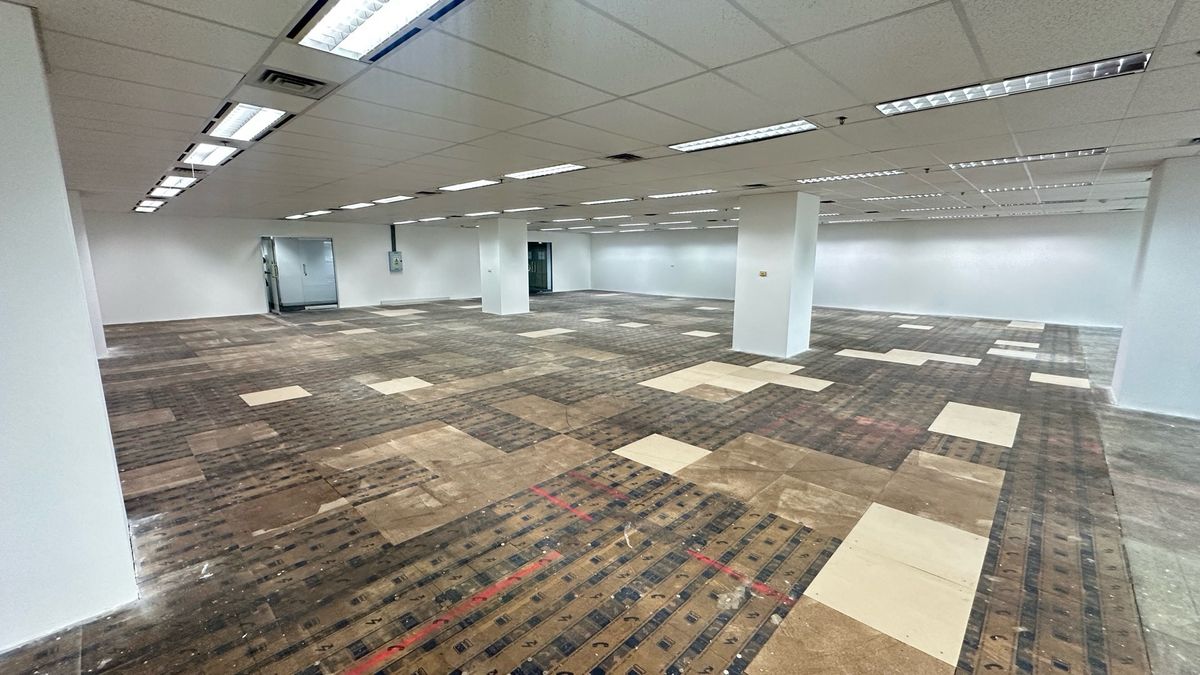 ให้เช่าสำนักงานสีลม ศาลาแดง บางรัก : ให้เช่าพื้นที่สำนักงาน ขนาดพื้นที่: 309 ตร.ม.– ย่านสีลม ติด BTS