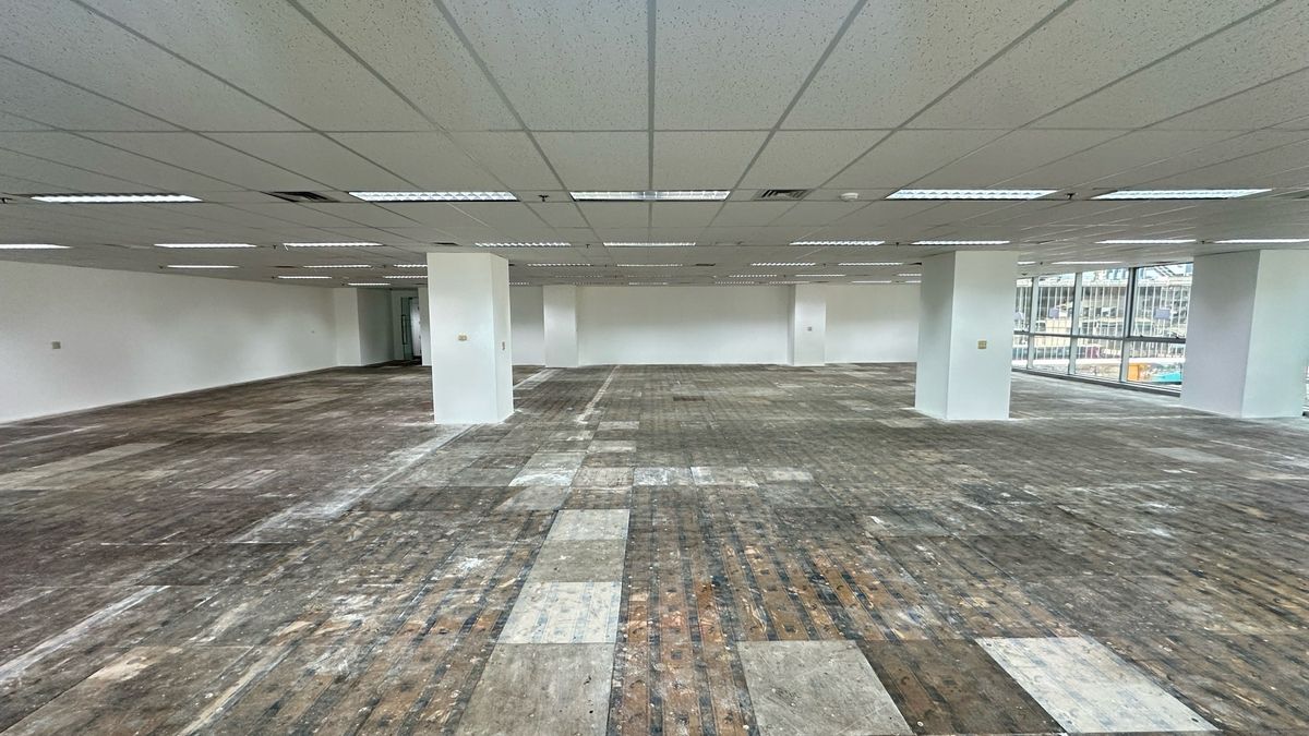 For RentOfficeSilom, Saladaeng, Bangrak : Office Space for Rent Size: 383 sq.m.– Silom Area, Next to BTS