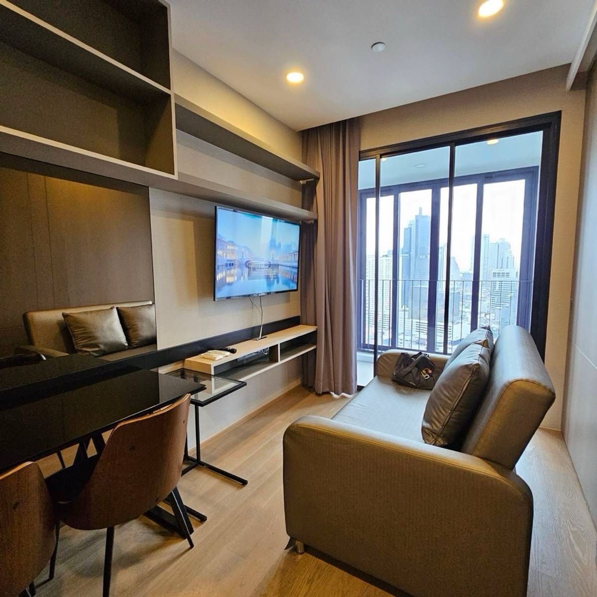 ให้เช่าคอนโดสยาม จุฬา สามย่าน : For Rent📍Near MRT Samyan📍
Ashton chula-Silom (1bedroom)
By punpun 063-642-5995